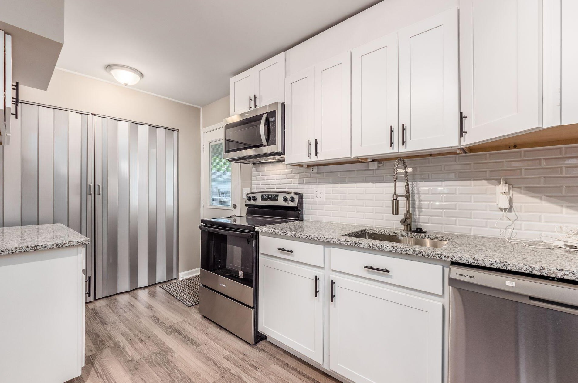 941 Exeter Rd, Columbus OH 43213-2422 exterior