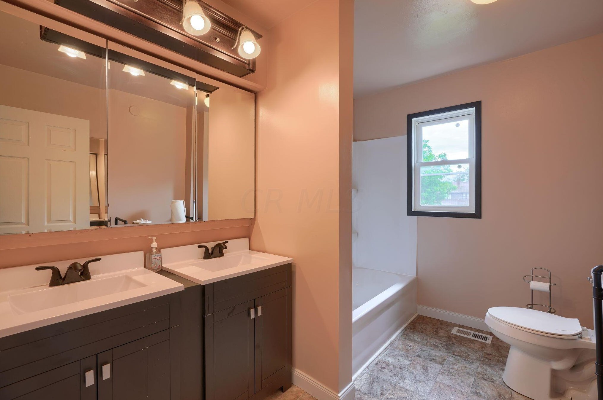 1155 Champion Ave, Columbus OH  43206-3025 exterior