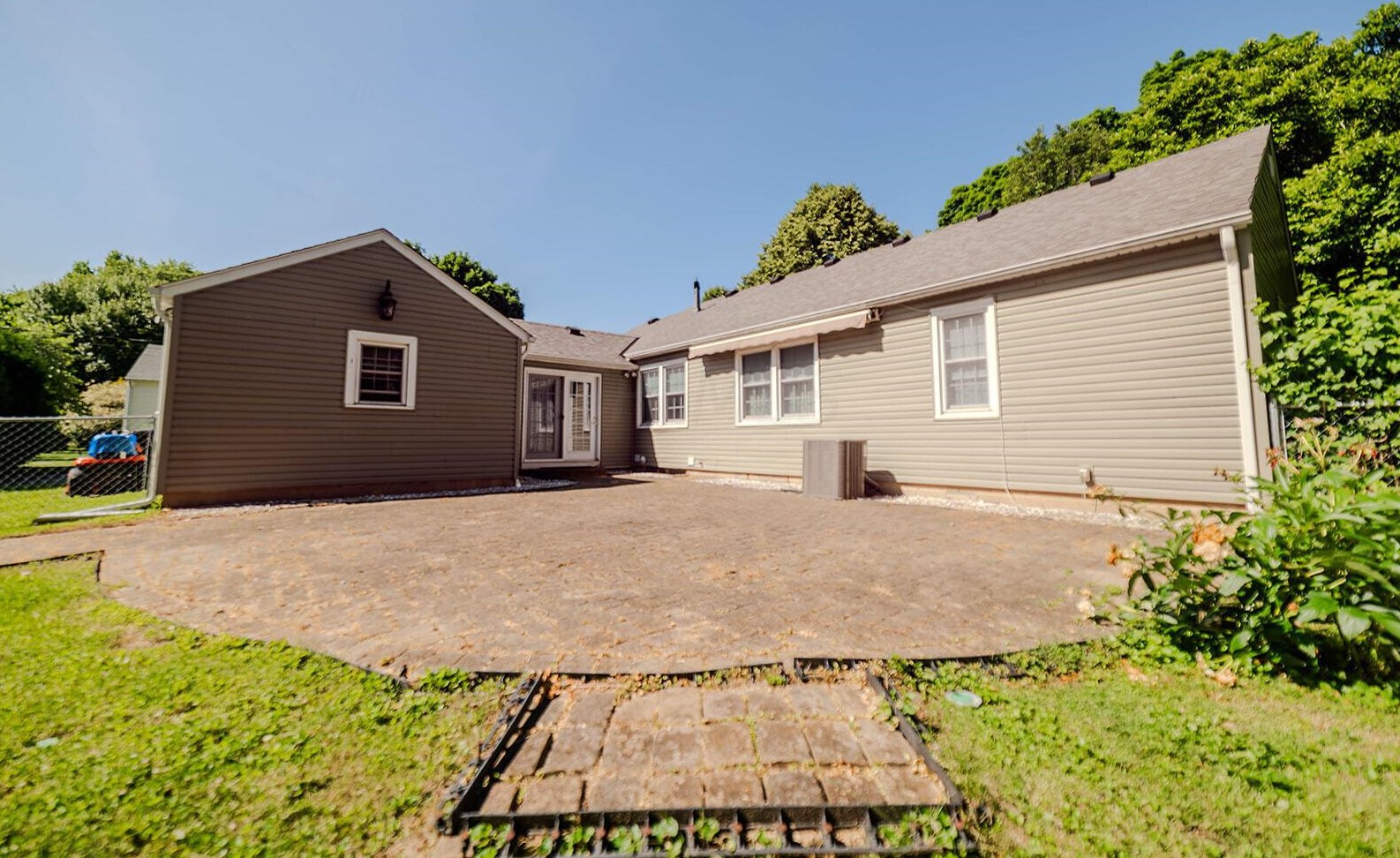 125 Peters Ave, Lancaster OH 43130-3659 exterior