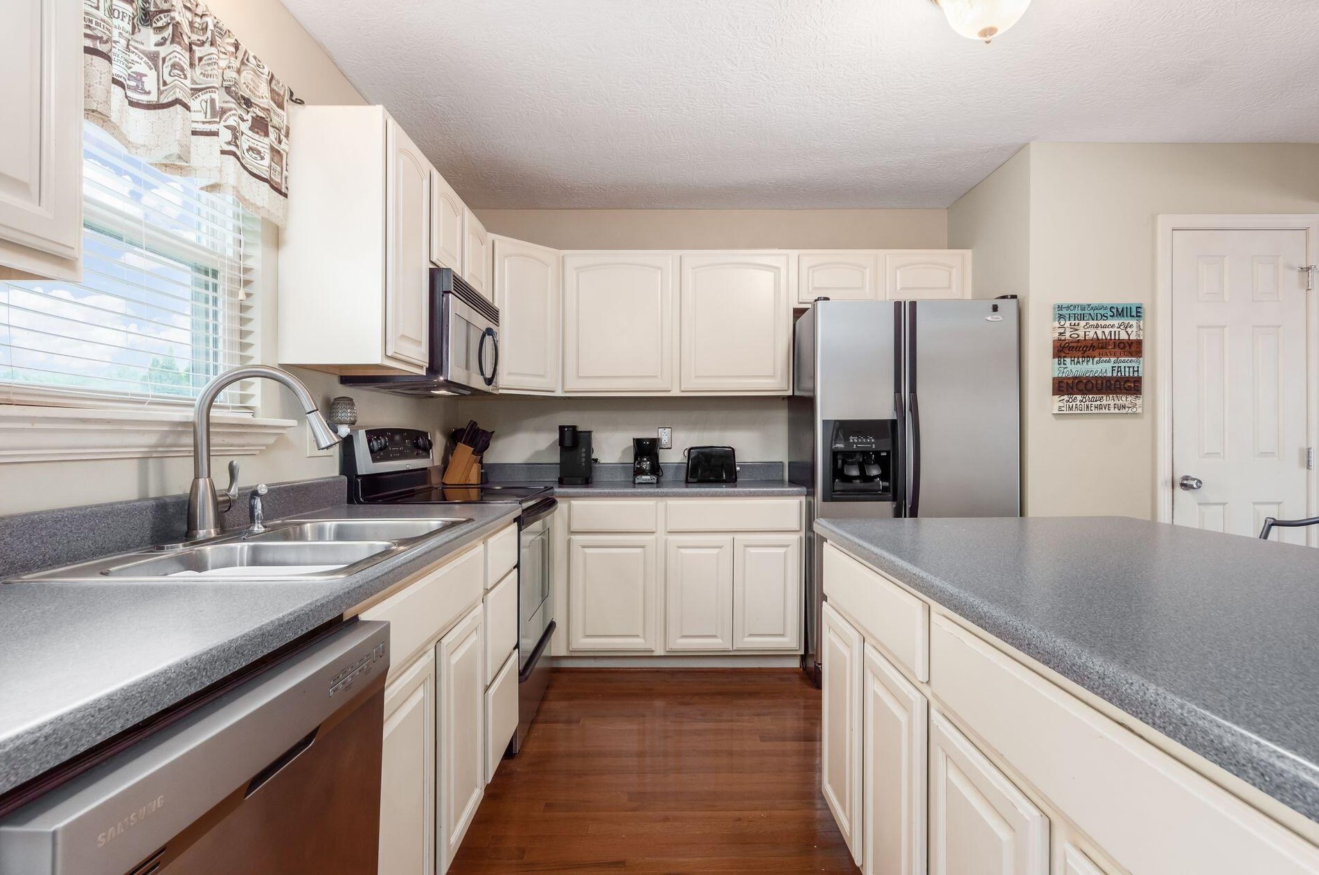 7664 Eagle Crk Dr, Pickerington OH  43147-9515 exterior