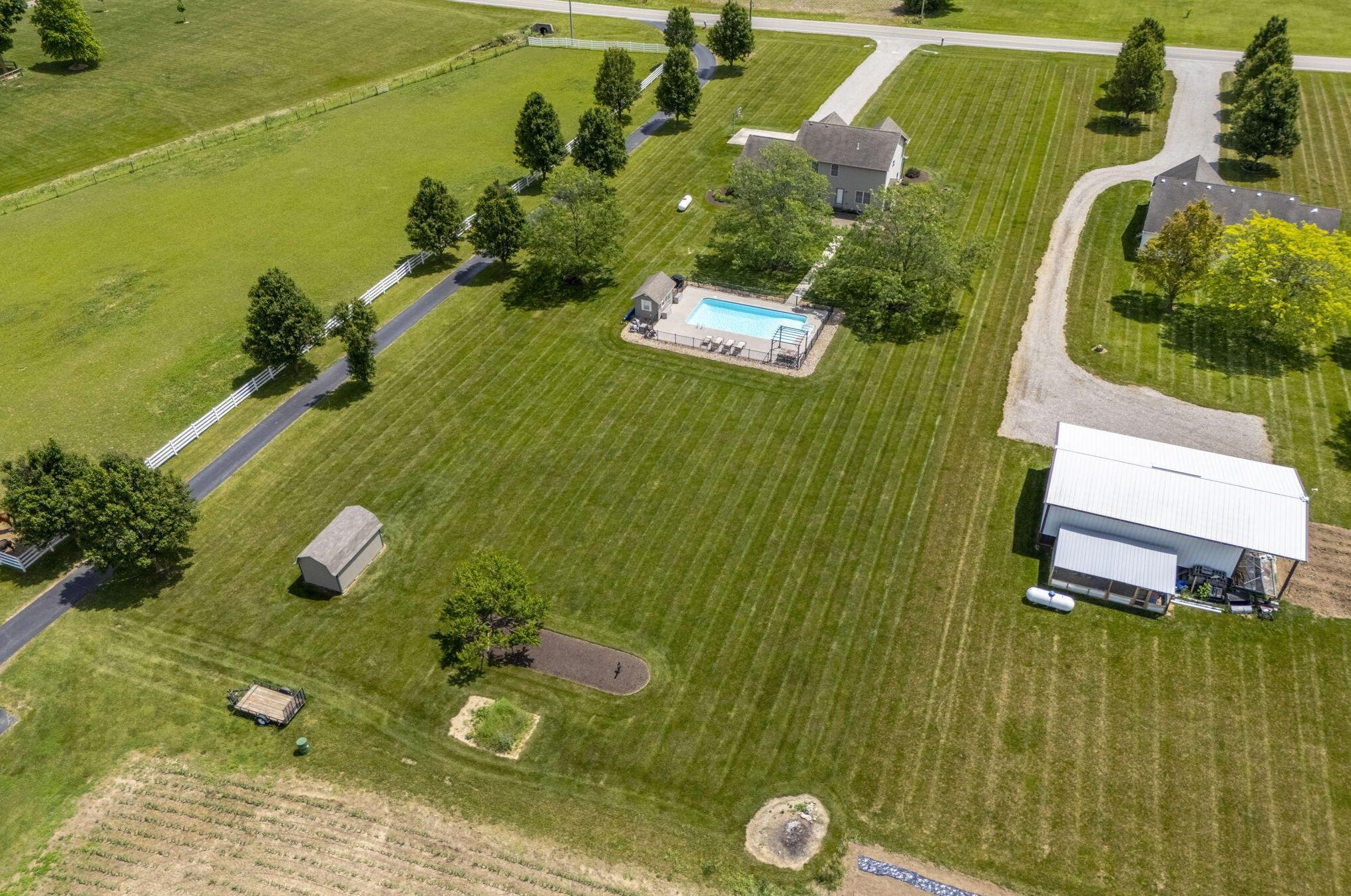 14501 Walnut Crk, Ashville OH  43103-9351 exterior