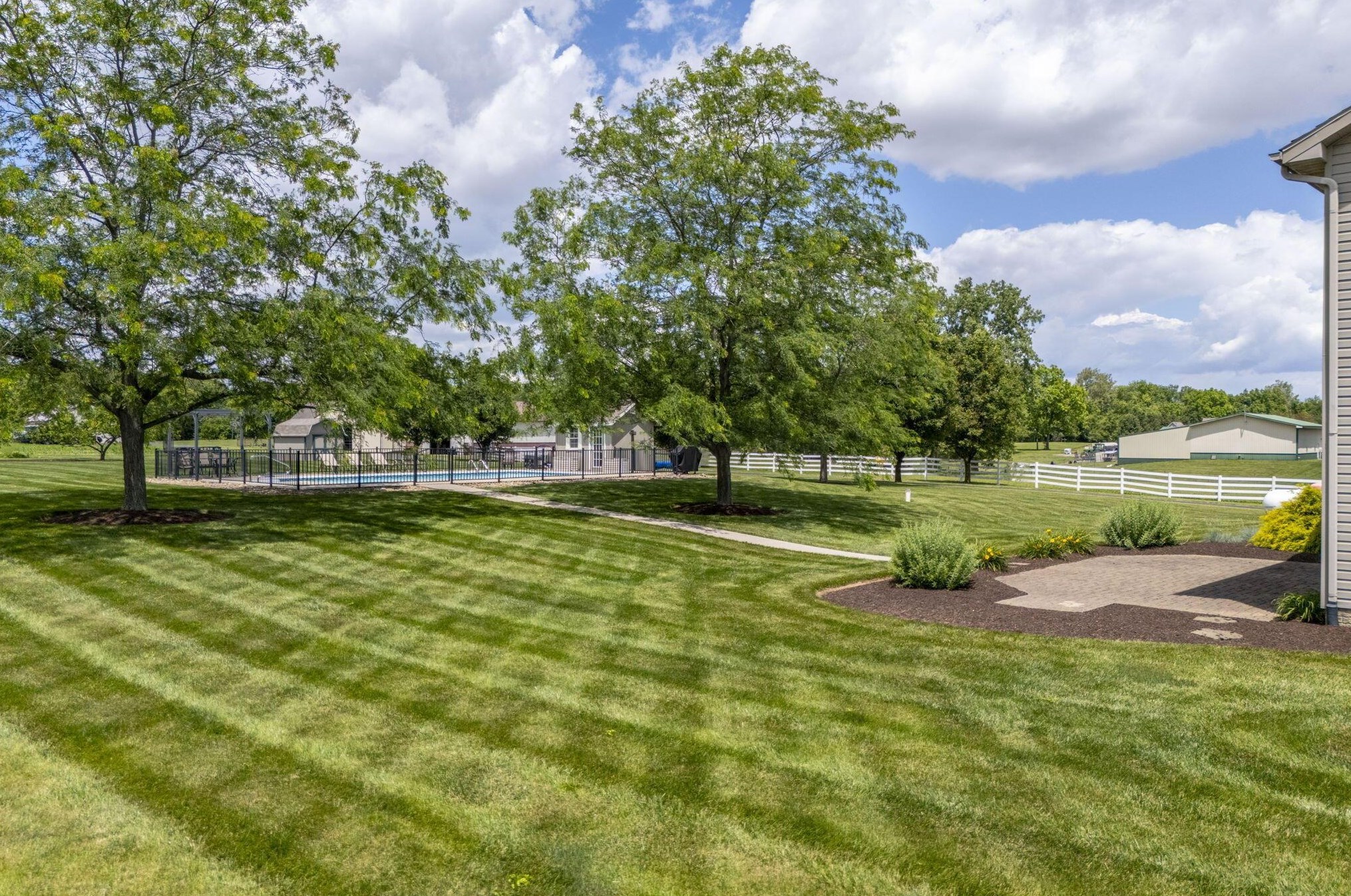 14501 Walnut Crk, Ashville OH  43103-9351 exterior