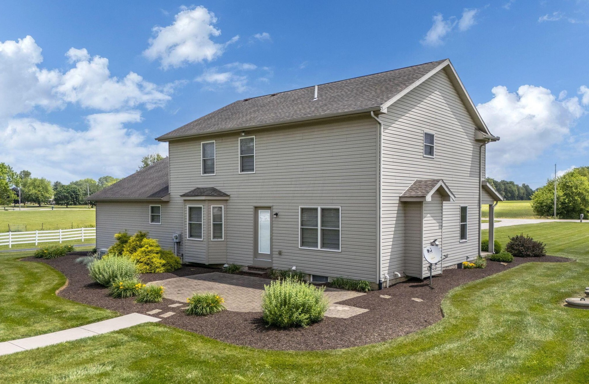 14501 Walnut Crk, Ashville OH  43103-9351 exterior