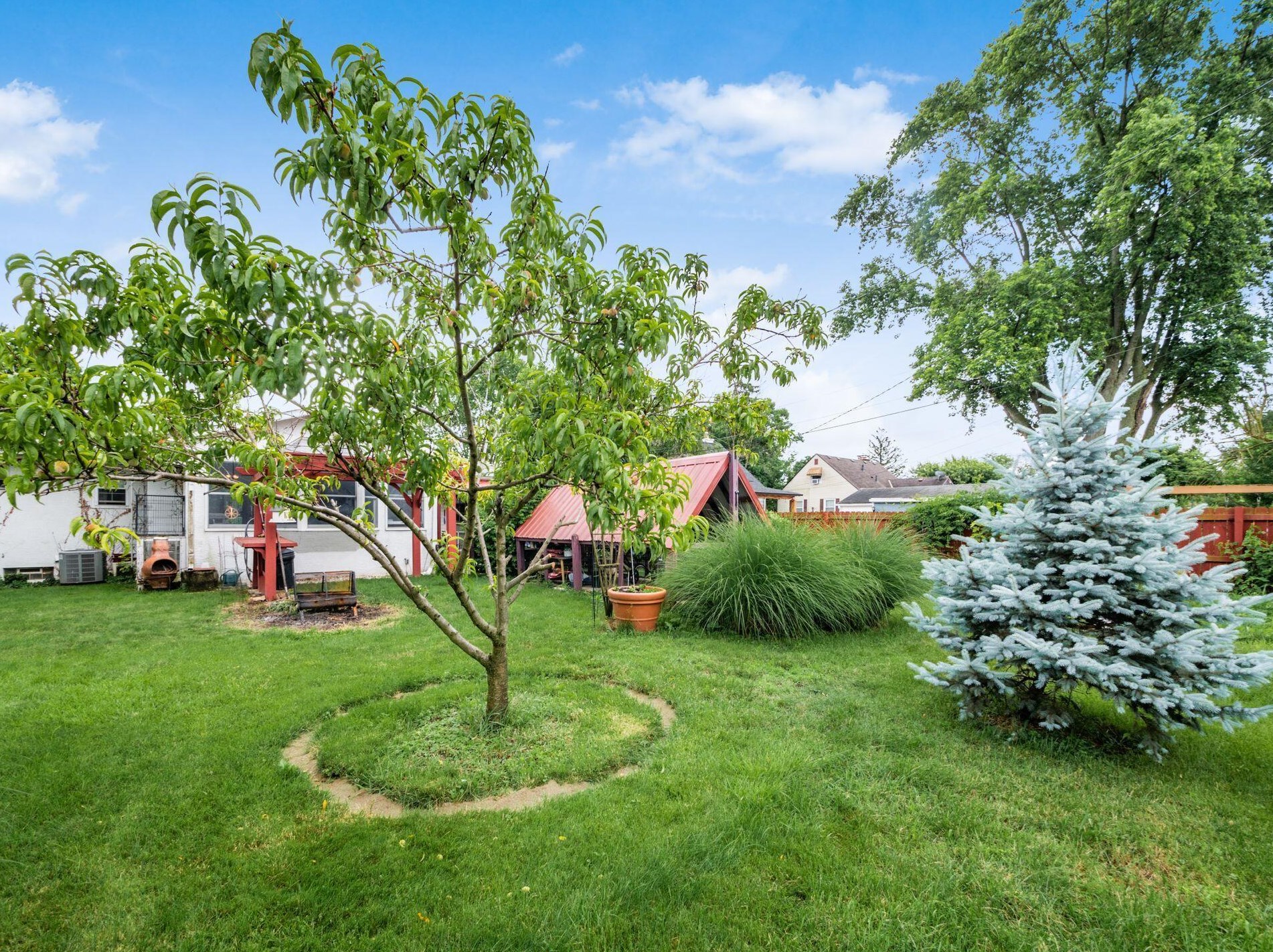 333 Buena Vis Ave, Columbus OH 43228-1189 exterior