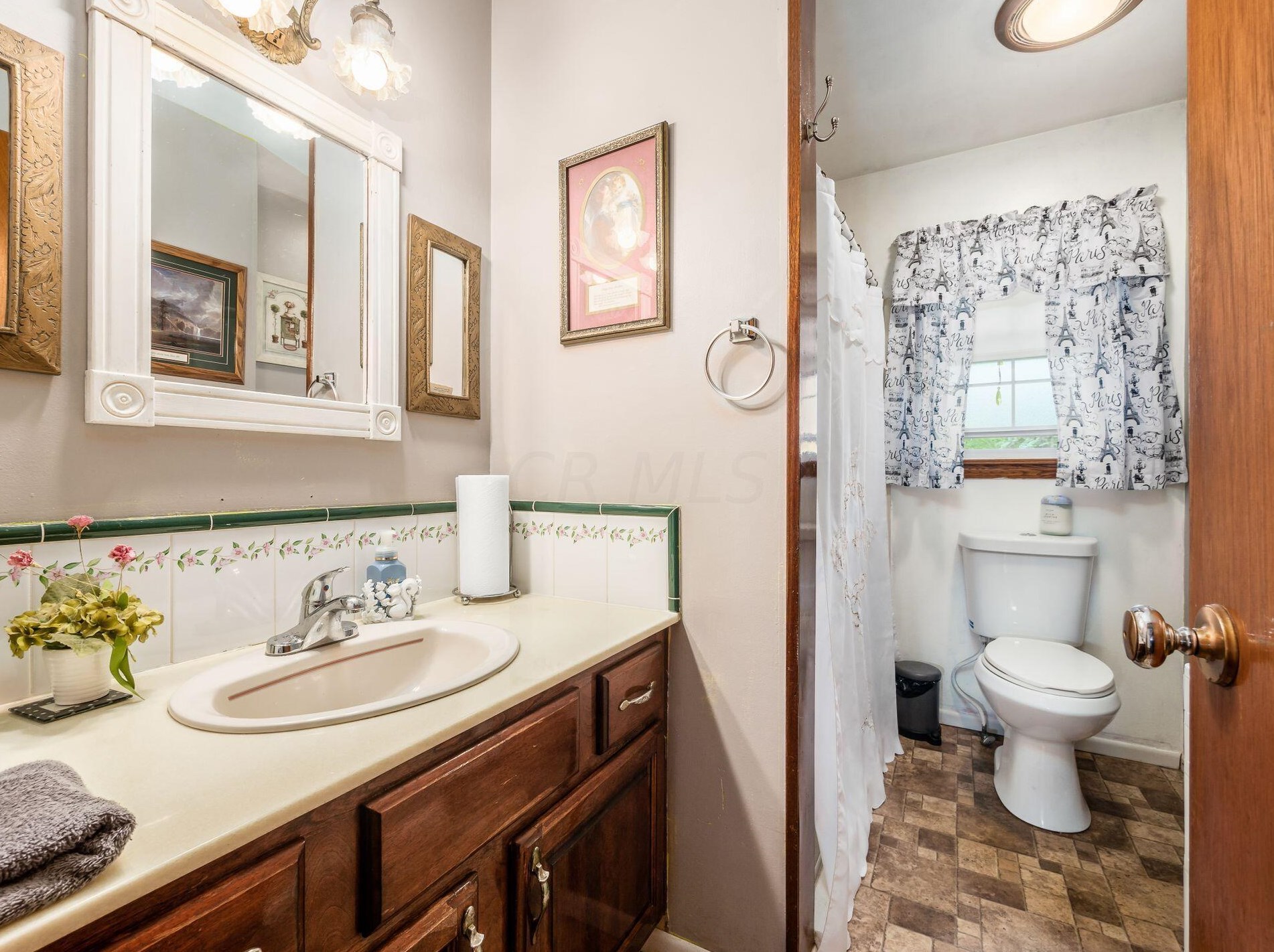 333 Buena Vis Ave, Columbus OH 43228-1189 exterior