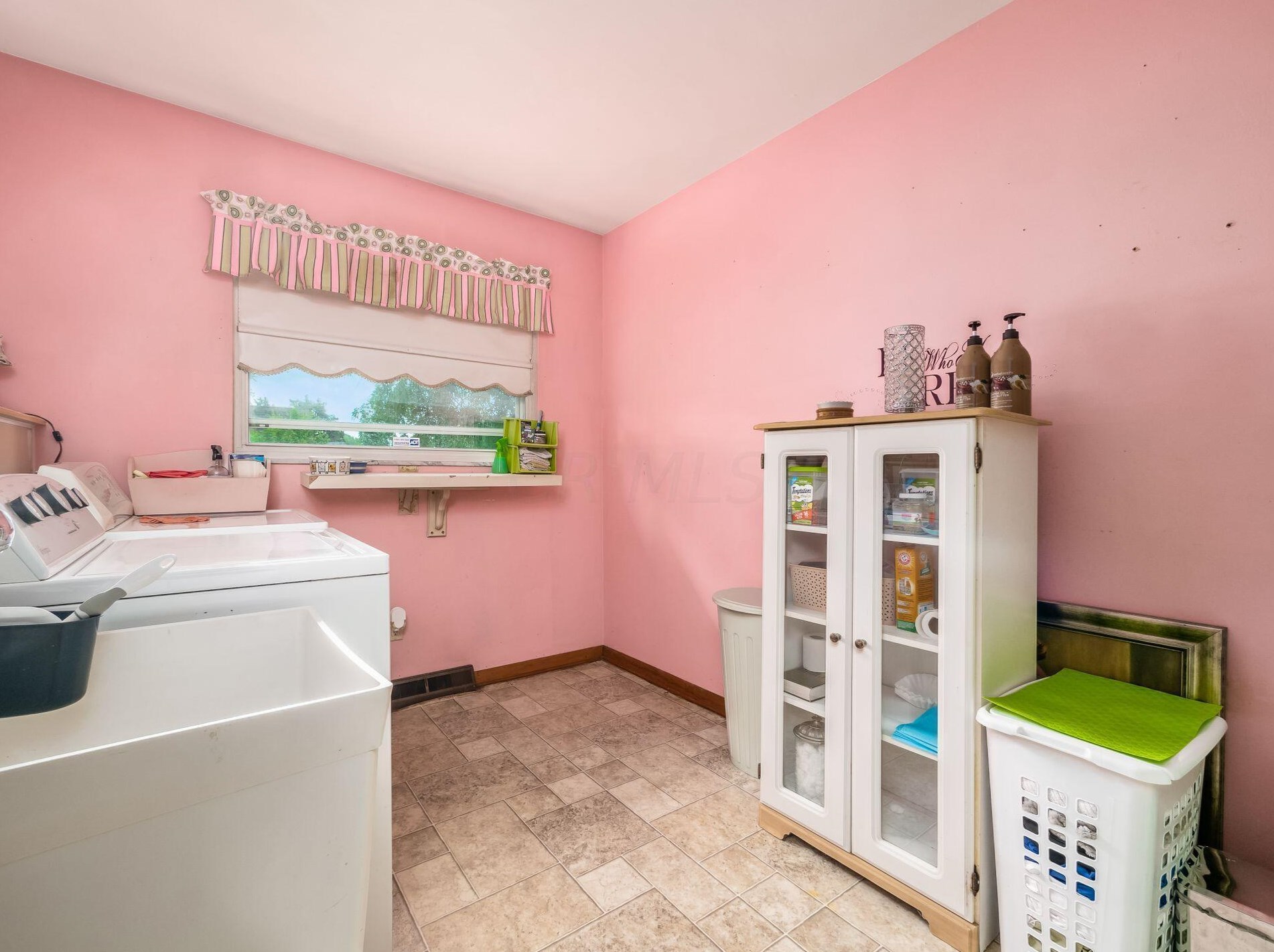 333 Buena Vis Ave, Columbus OH 43228-1189 exterior