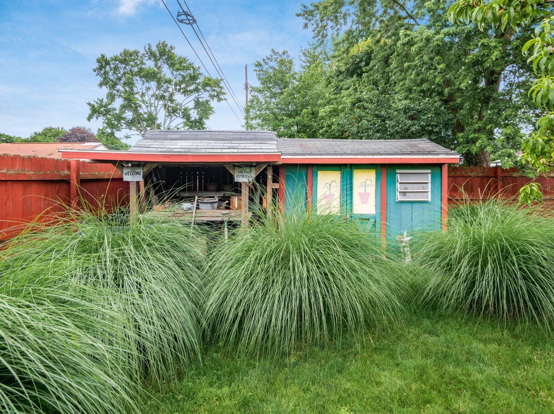 333 Buena Vis Ave, Columbus OH 43228-1189 exterior