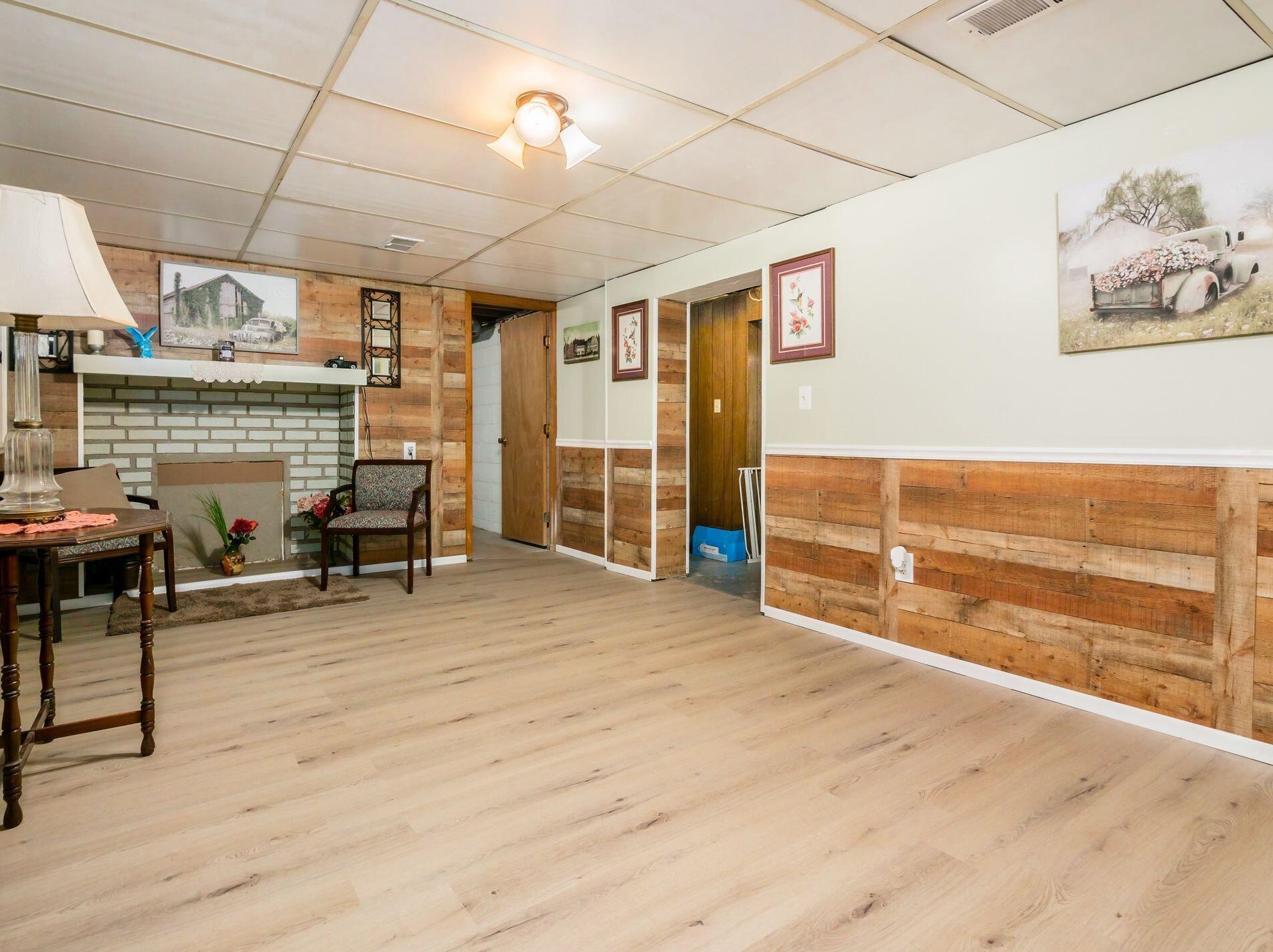 333 Buena Vis Ave, Columbus OH 43228-1189 exterior