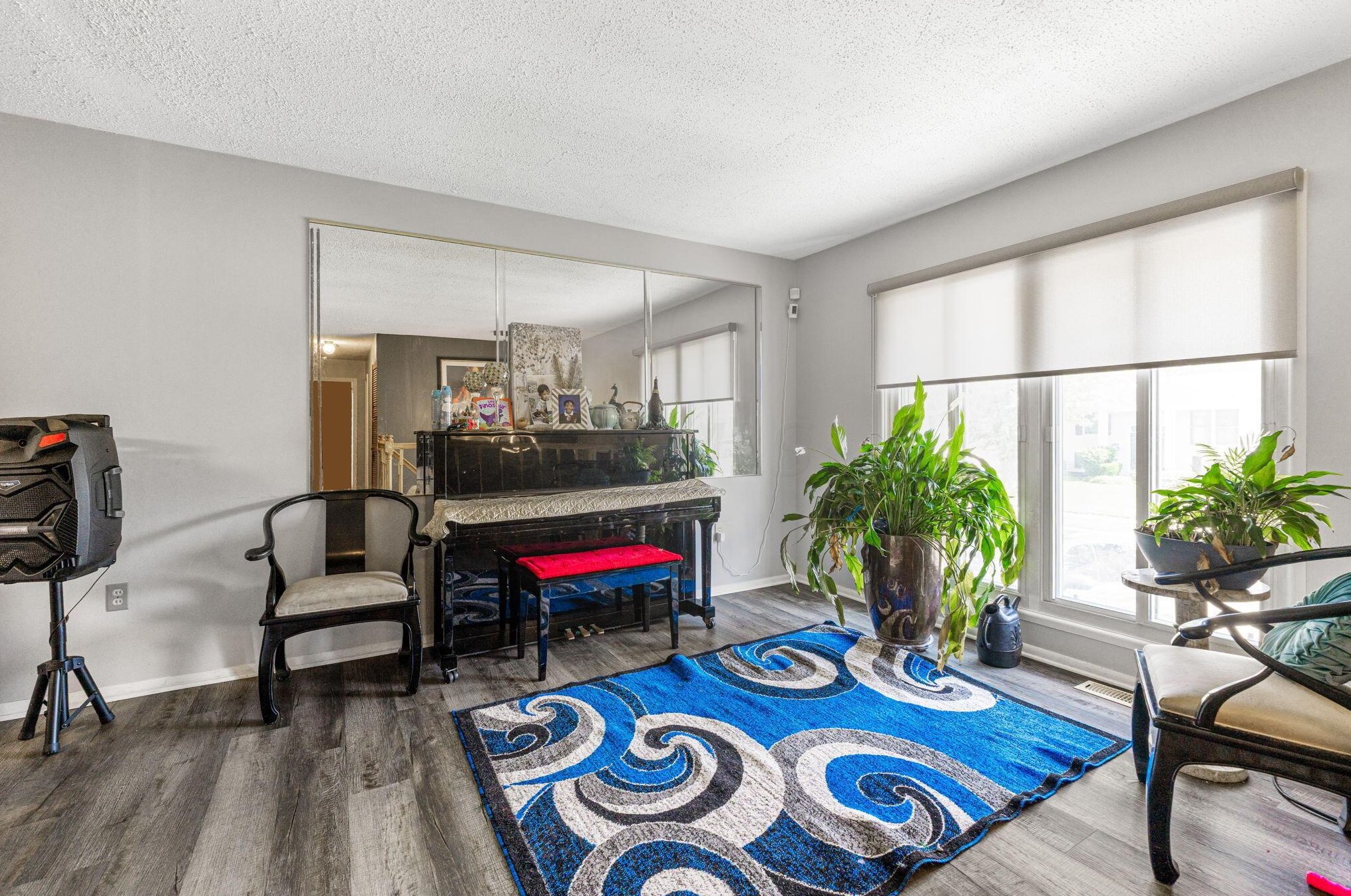 2176 Lisa Dr, Columbus OH 43219-2035 exterior