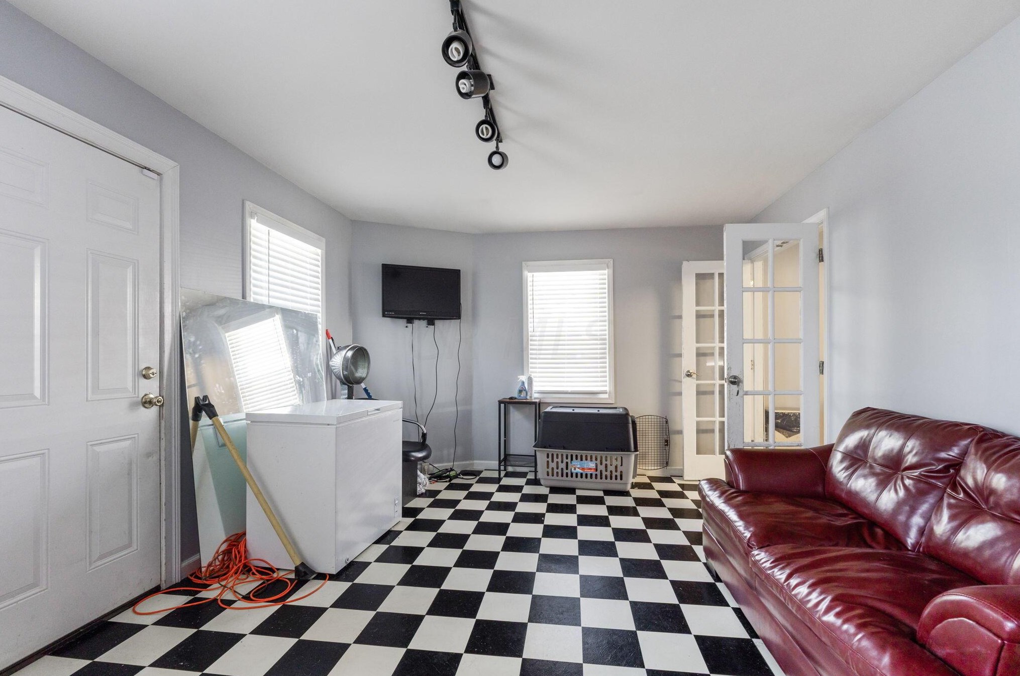 2176 Lisa Dr, Columbus OH 43219-2035 exterior