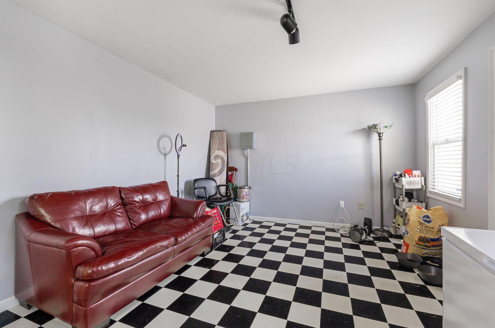 2176 Lisa Dr, Columbus OH 43219-2035 exterior