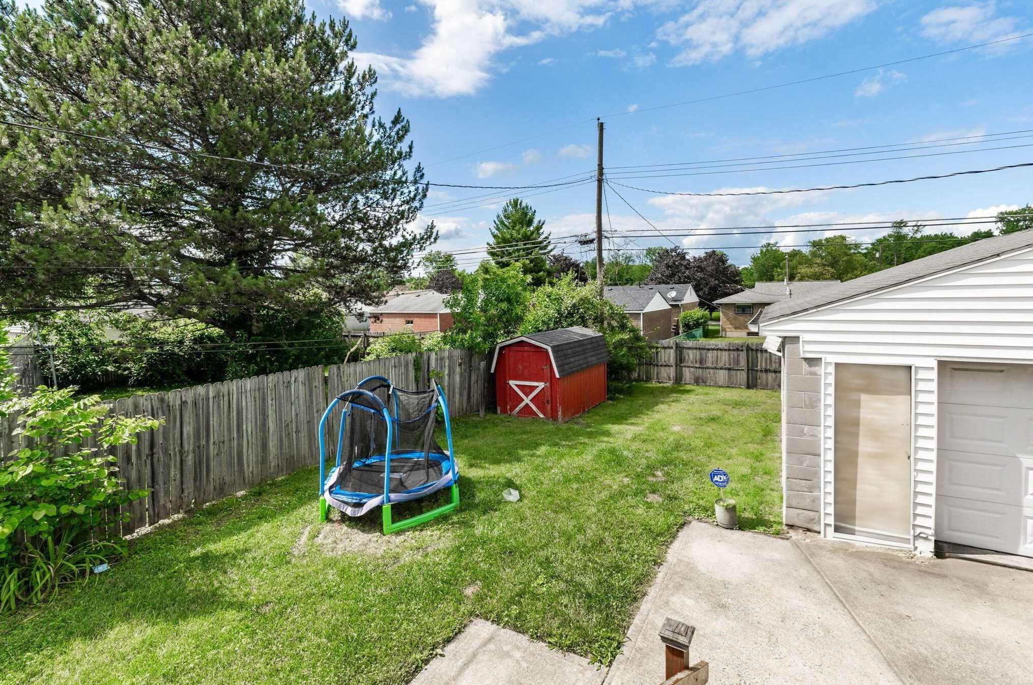 2176 Lisa Dr, Columbus OH 43219-2035 exterior