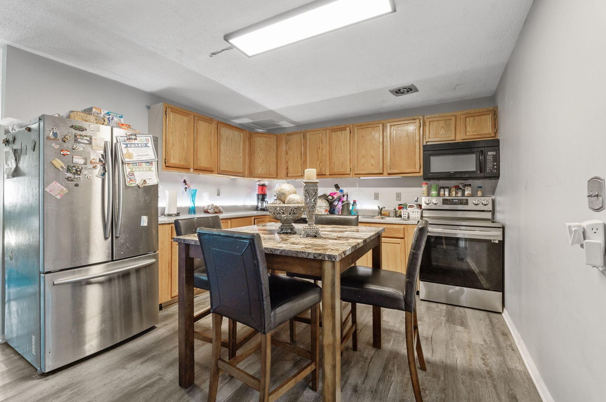 2176 Lisa Dr, Columbus OH 43219-2035 exterior