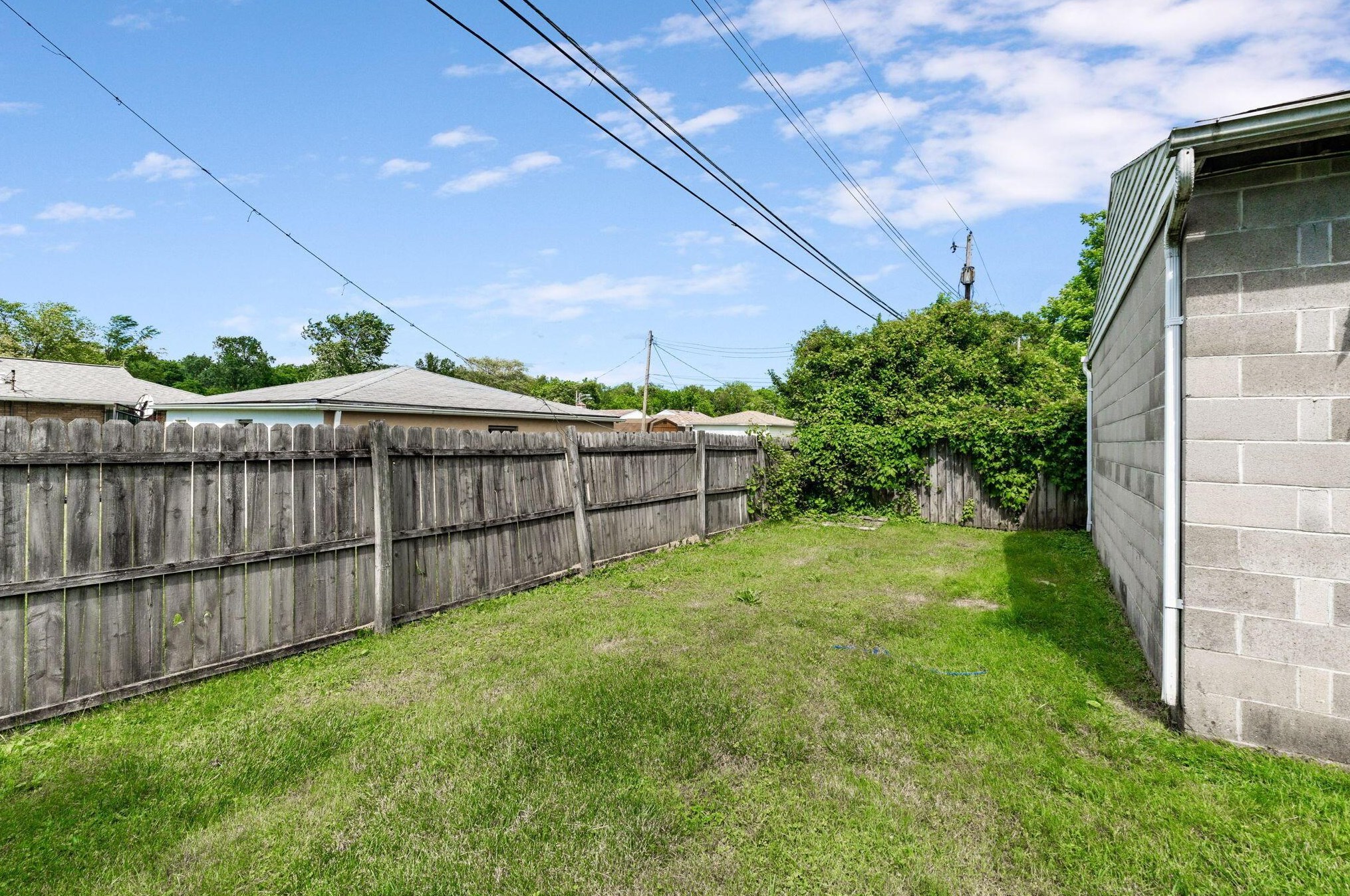 2176 Lisa Dr, Columbus OH 43219-2035 exterior