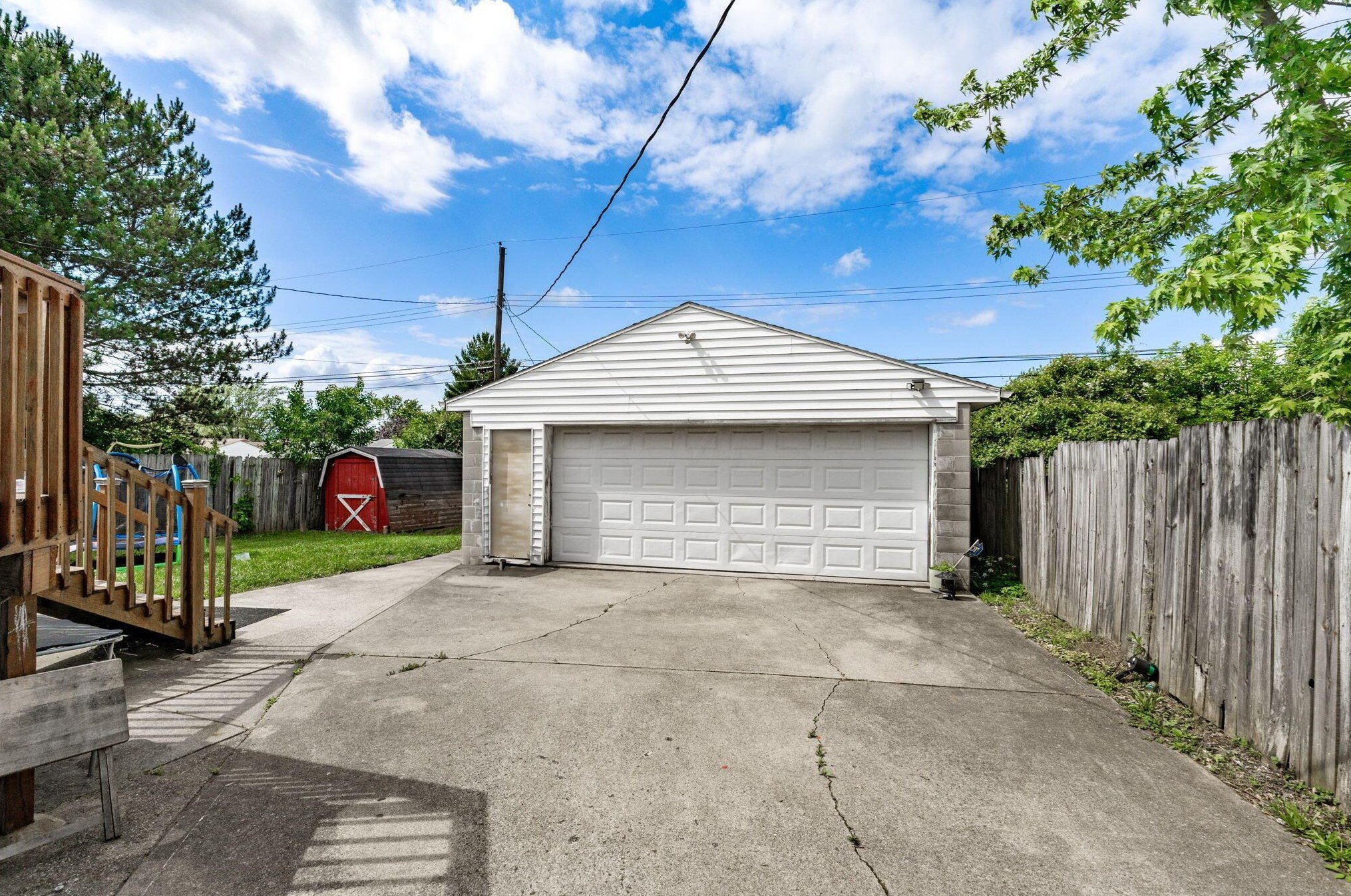 2176 Lisa Dr, Columbus OH 43219-2035 exterior