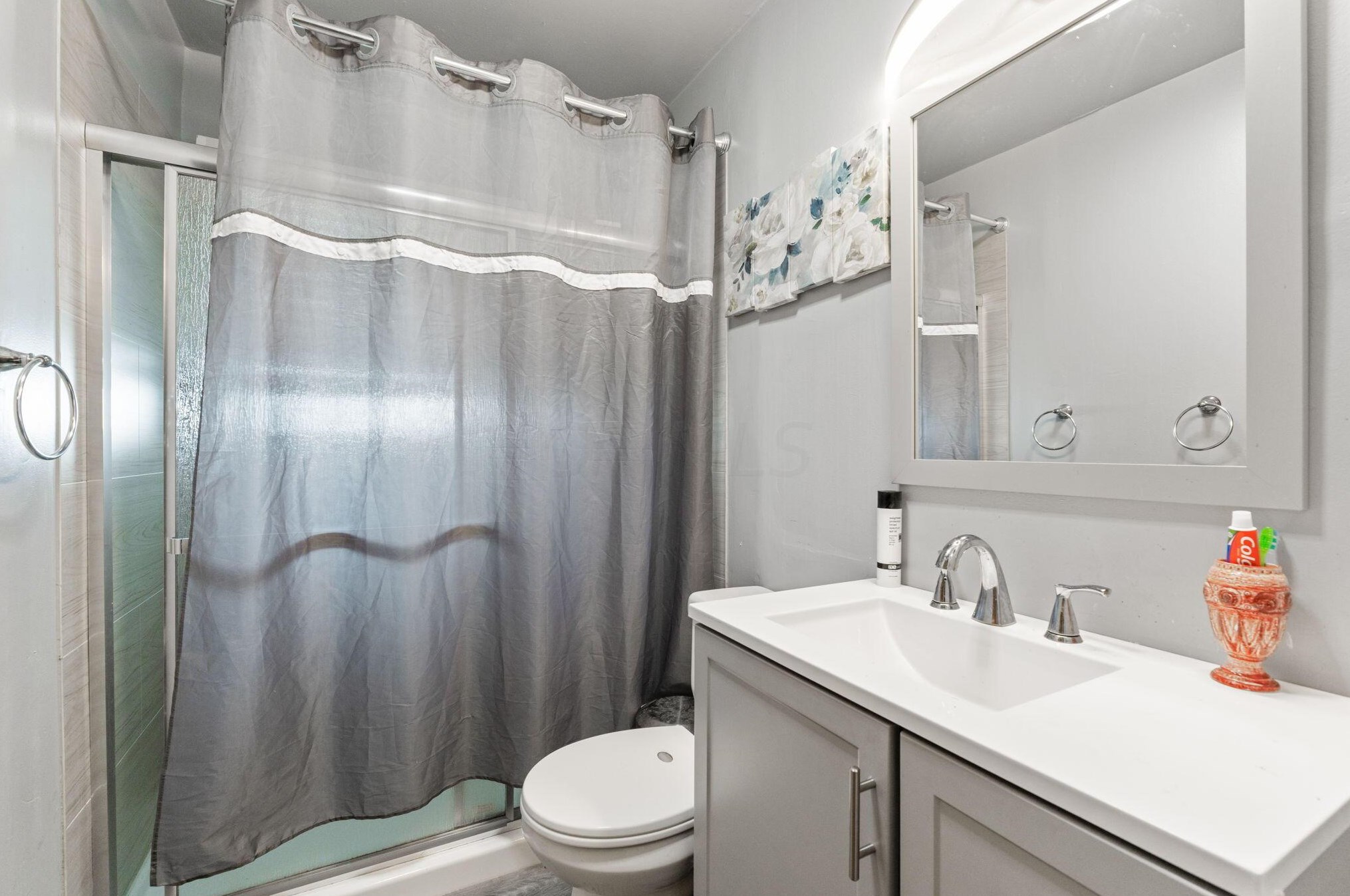 2176 Lisa Dr, Columbus OH 43219-2035 exterior