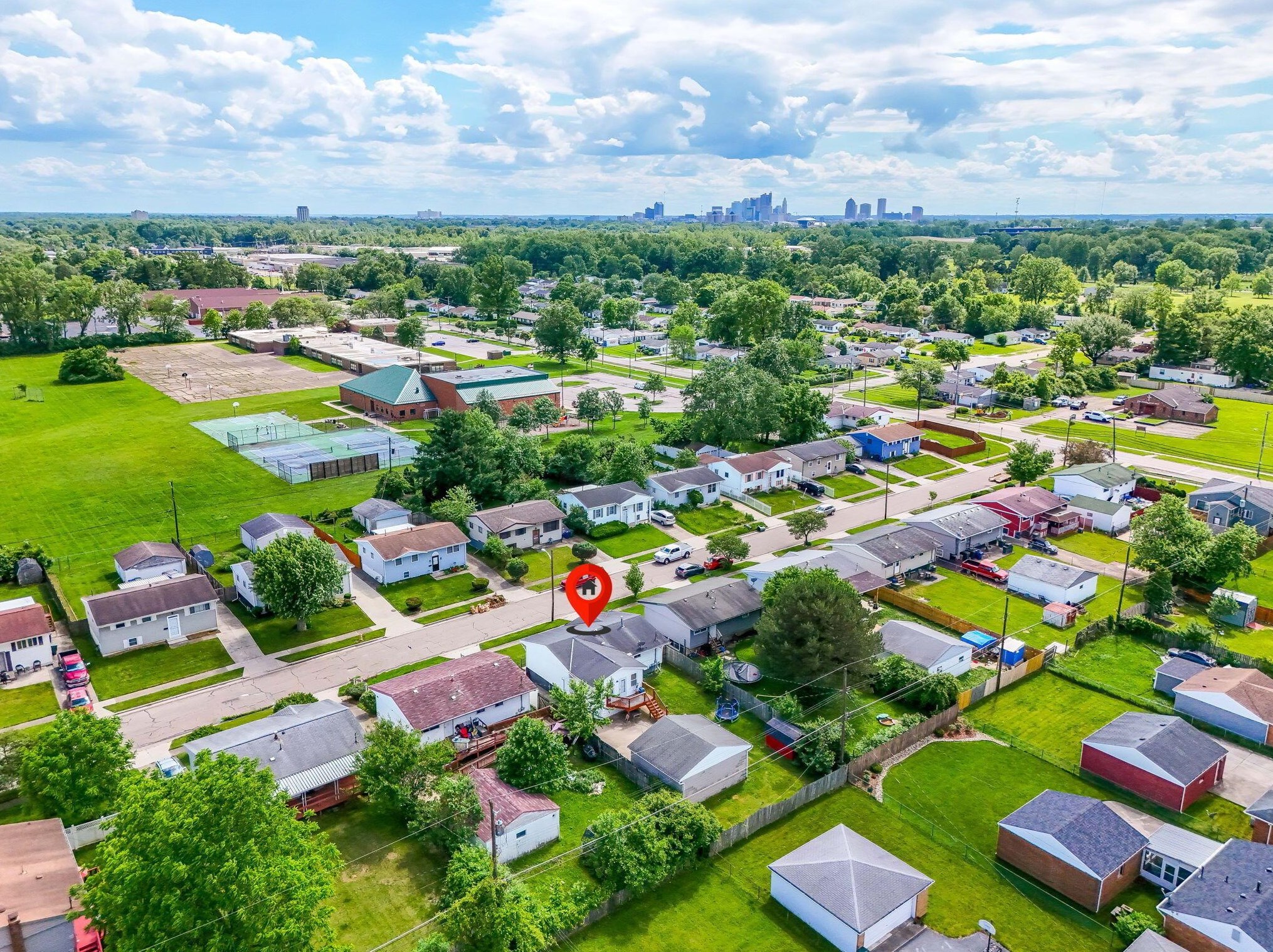 2176 Lisa Dr, Columbus OH 43219-2035 exterior