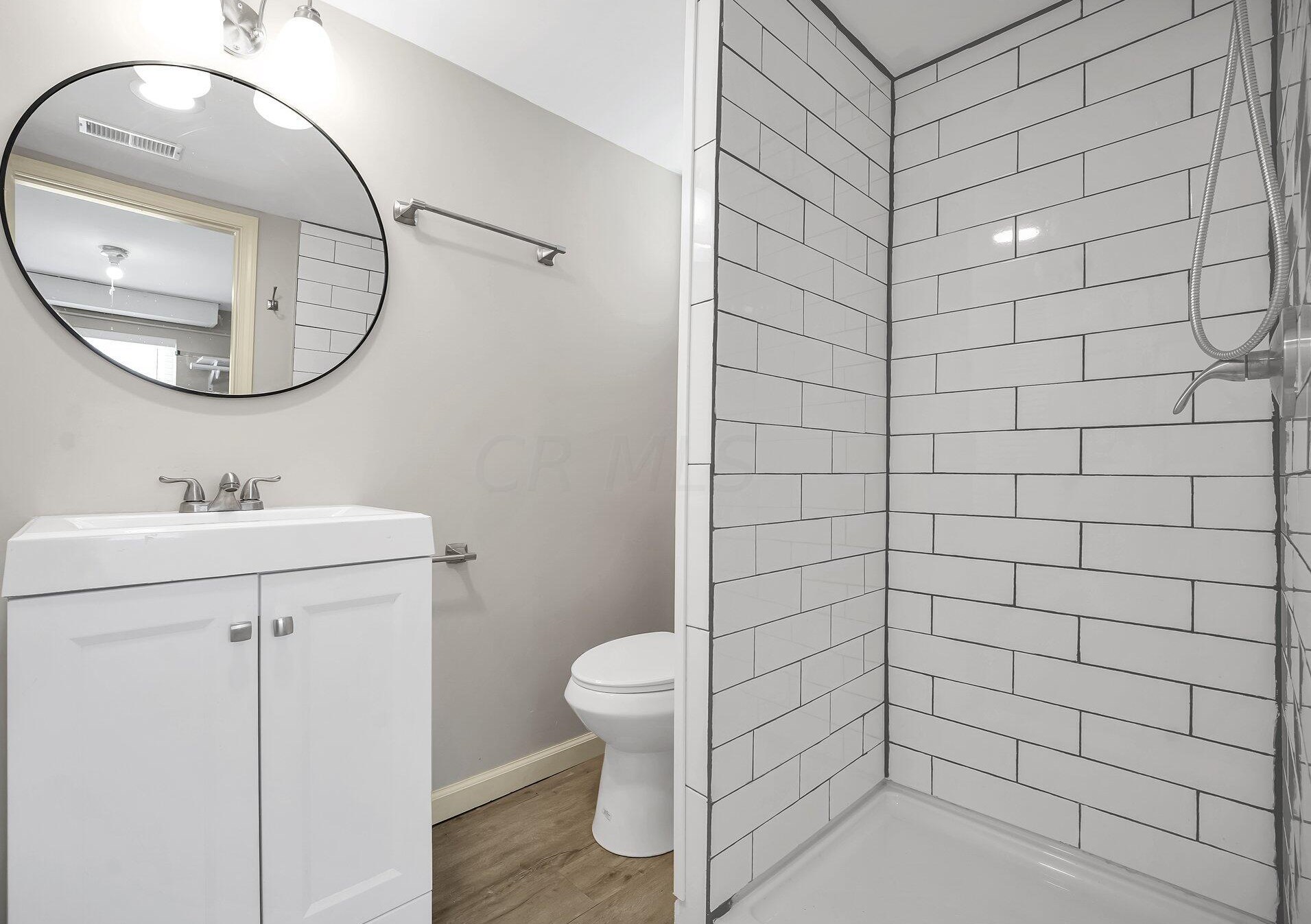 991 Wedgewood Dr, Columbus OH  43228-3142 exterior