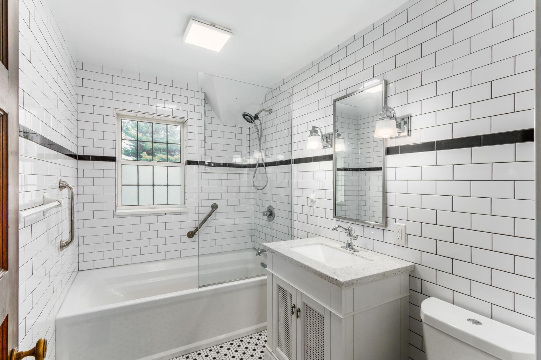 241 Nelson Rd, Columbus OH 43205-3301 exterior