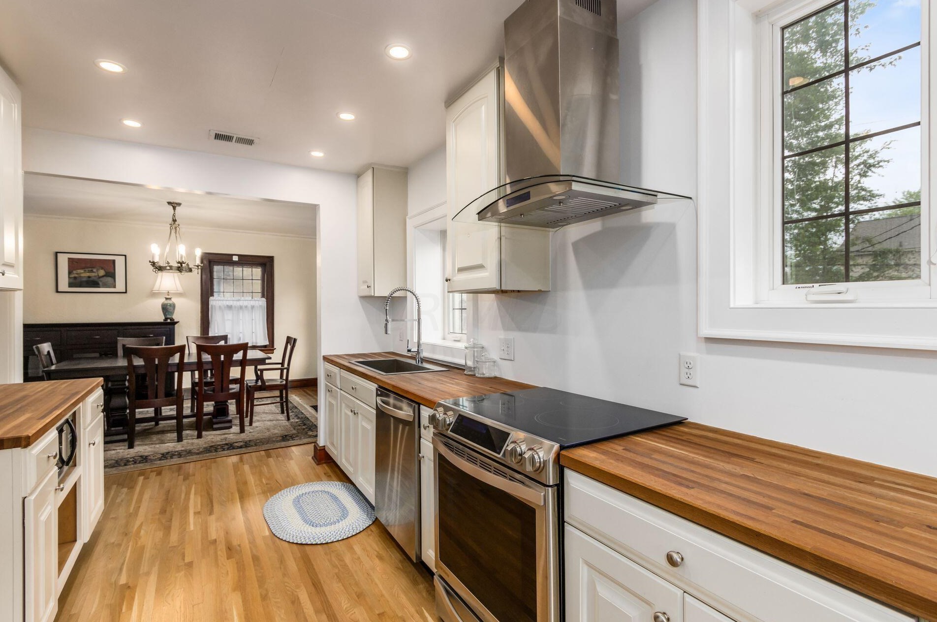 241 Nelson Rd, Columbus OH 43205-3301 exterior