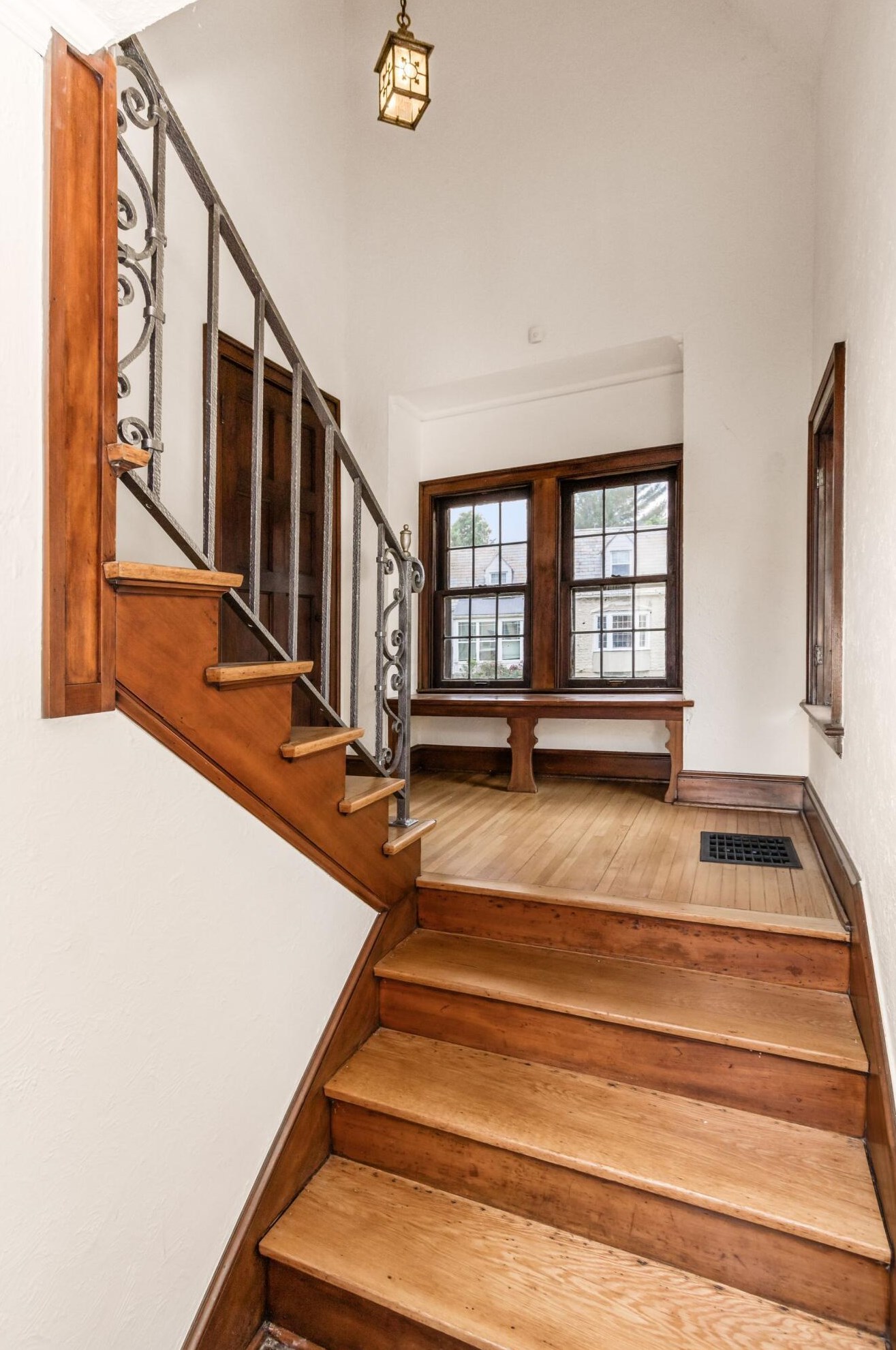 241 Nelson Rd, Columbus OH 43205-3301 exterior