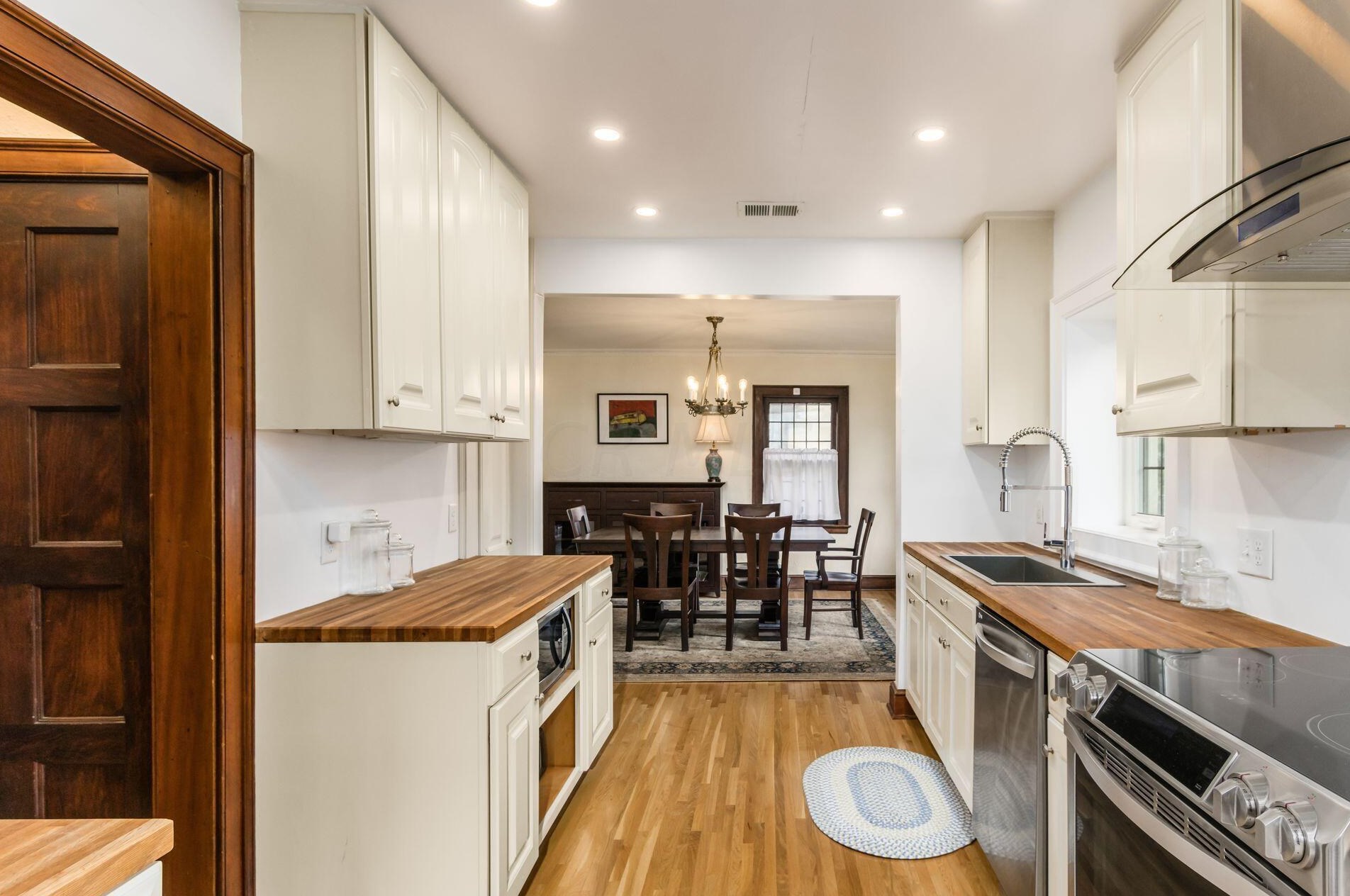 241 Nelson Rd, Columbus OH 43205-3301 exterior