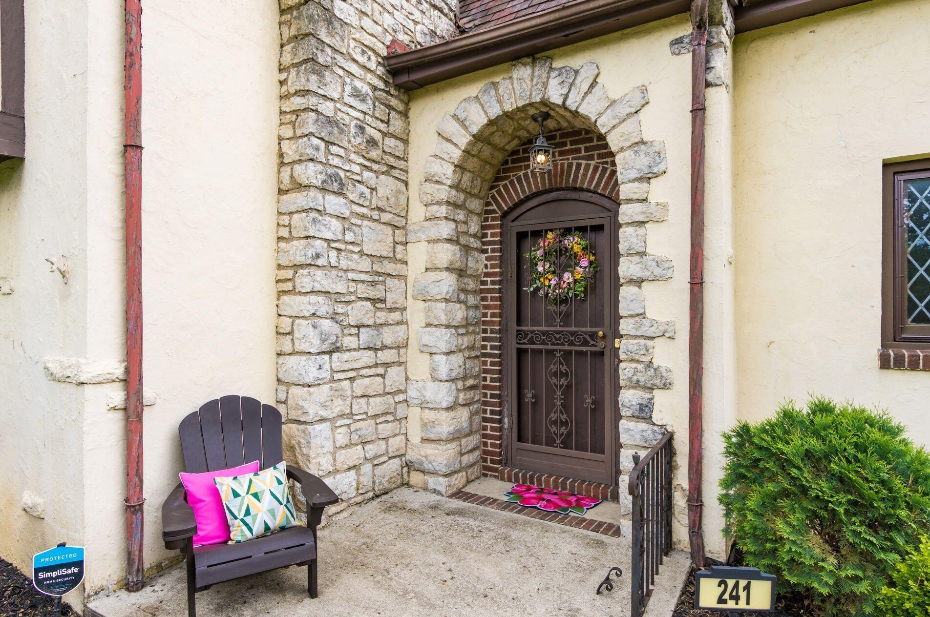 241 Nelson Rd, Columbus OH 43205-3301 exterior