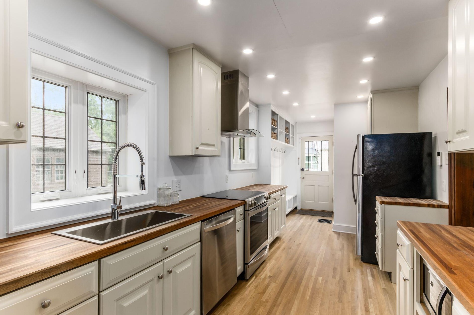 241 Nelson Rd, Columbus OH 43205-3301 exterior