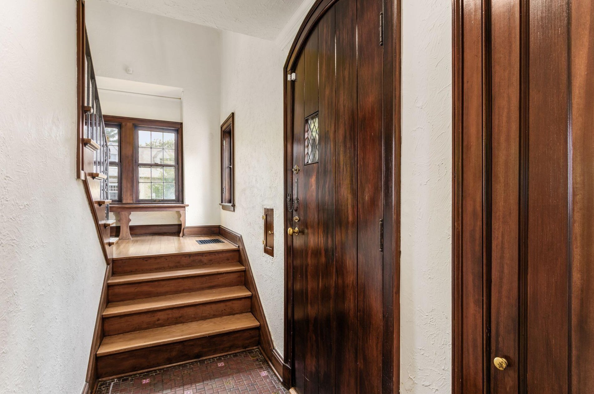 241 Nelson Rd, Columbus OH 43205-3301 exterior