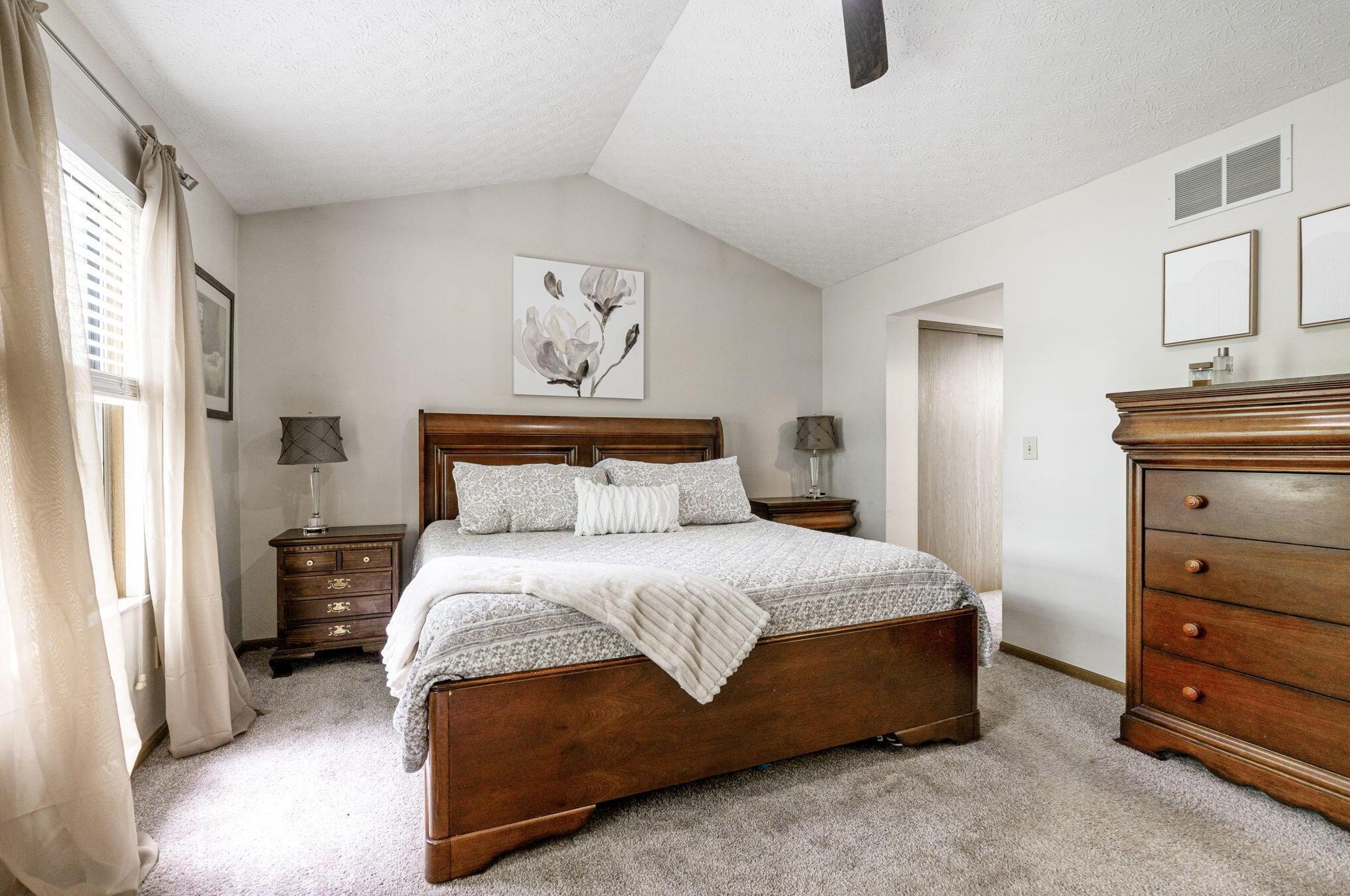 6232 Pinefield Dr, Hilliard OH  43026-7705 exterior