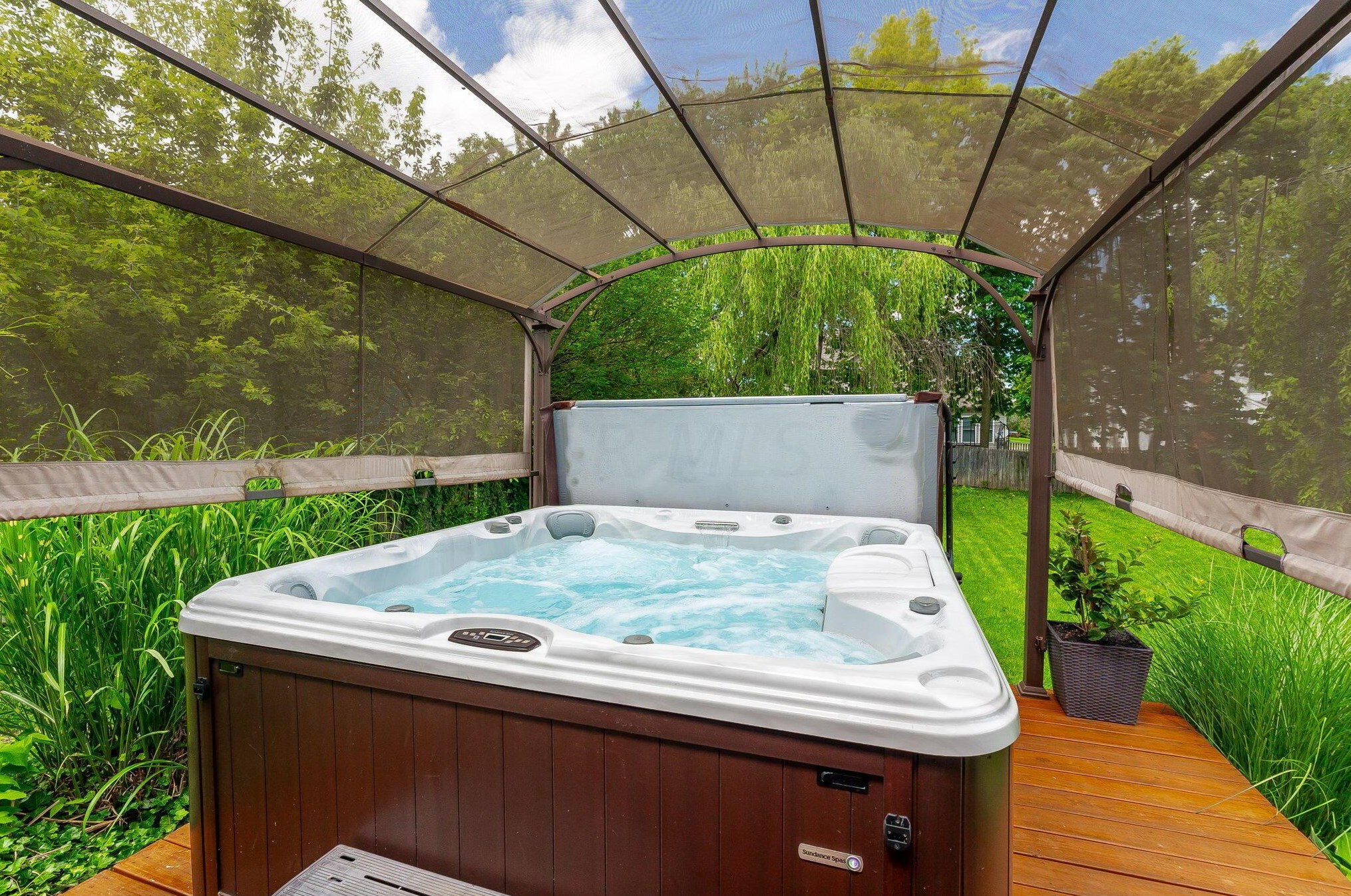 6232 Pinefield Dr, Hilliard OH  43026-7705 exterior