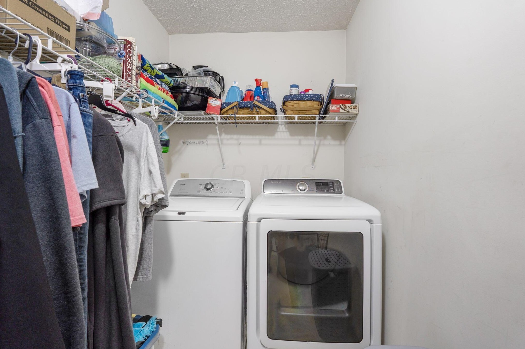 6232 Pinefield Dr, Hilliard OH  43026-7705 exterior