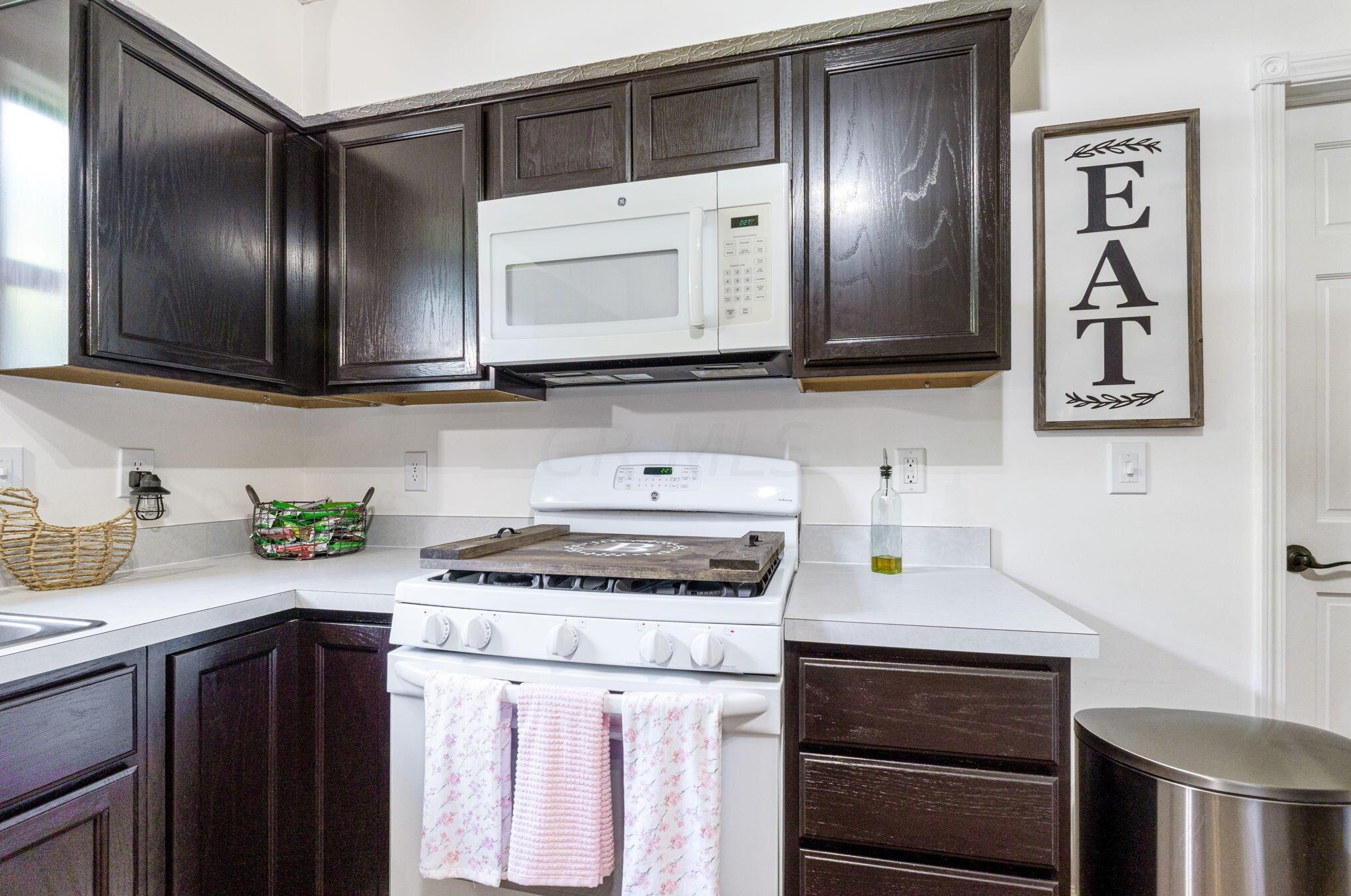 6232 Pinefield Dr, Hilliard OH  43026-7705 exterior