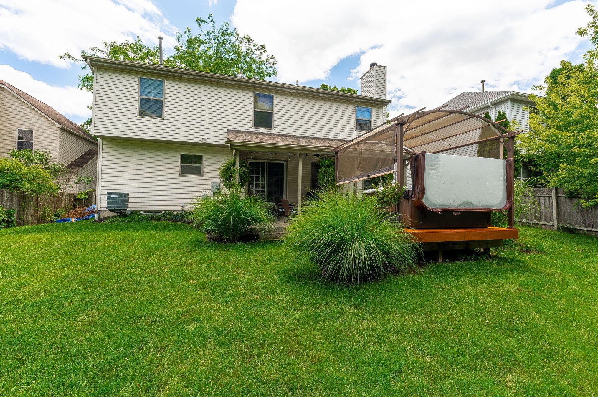 6232 Pinefield Dr, Hilliard OH  43026-7705 exterior