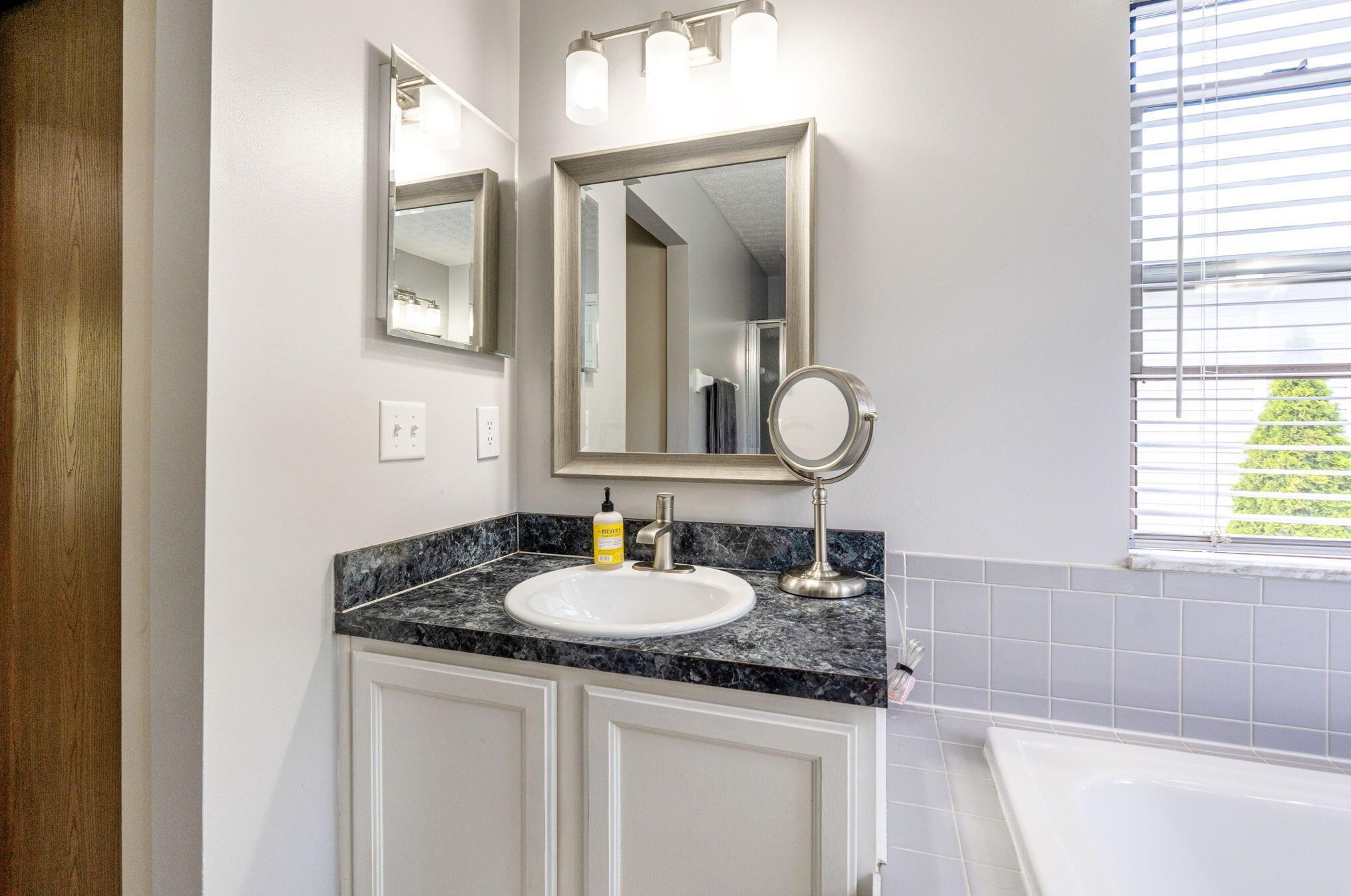 6232 Pinefield Dr, Hilliard OH  43026-7705 exterior