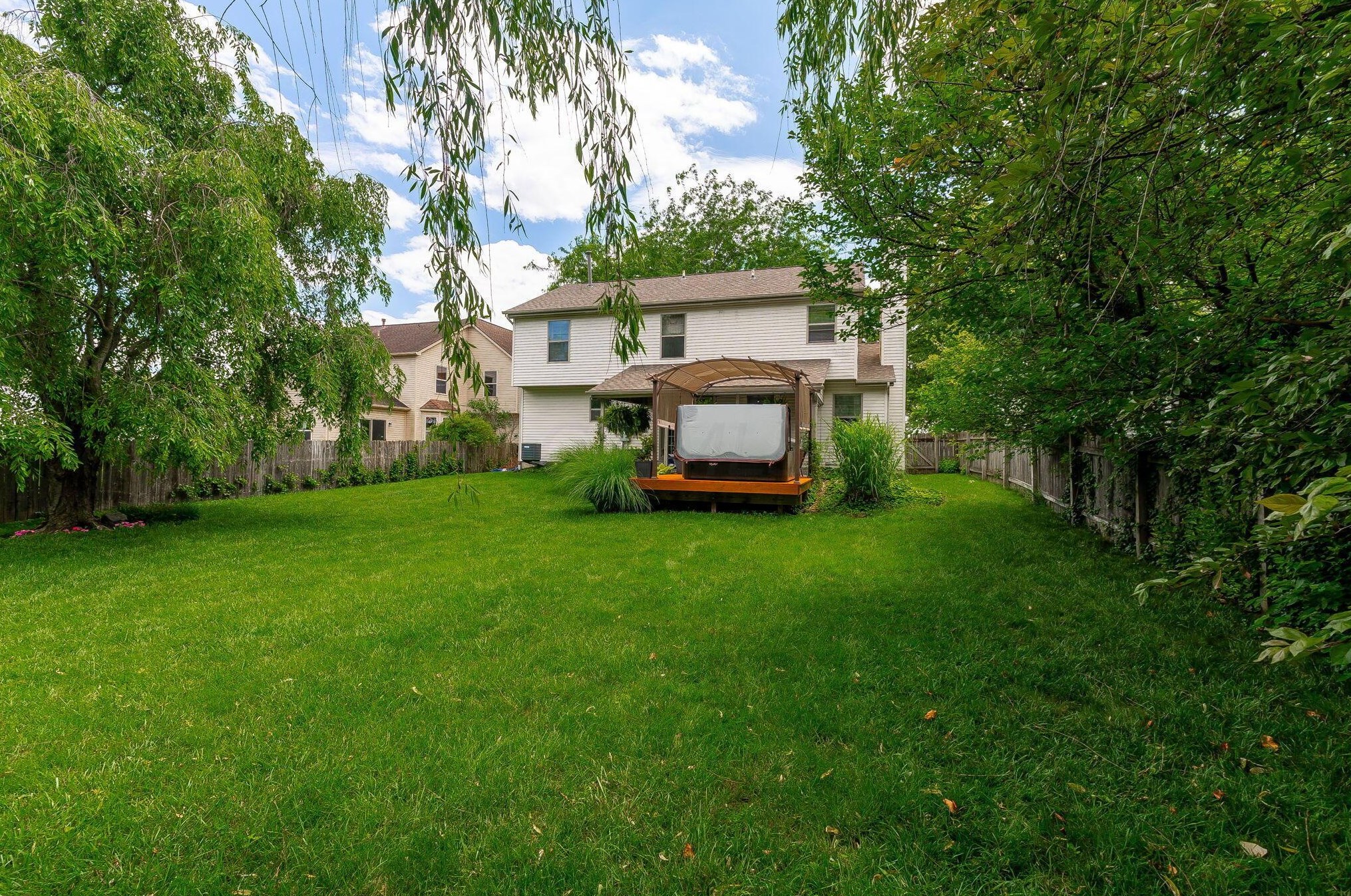 6232 Pinefield Dr, Hilliard OH  43026-7705 exterior