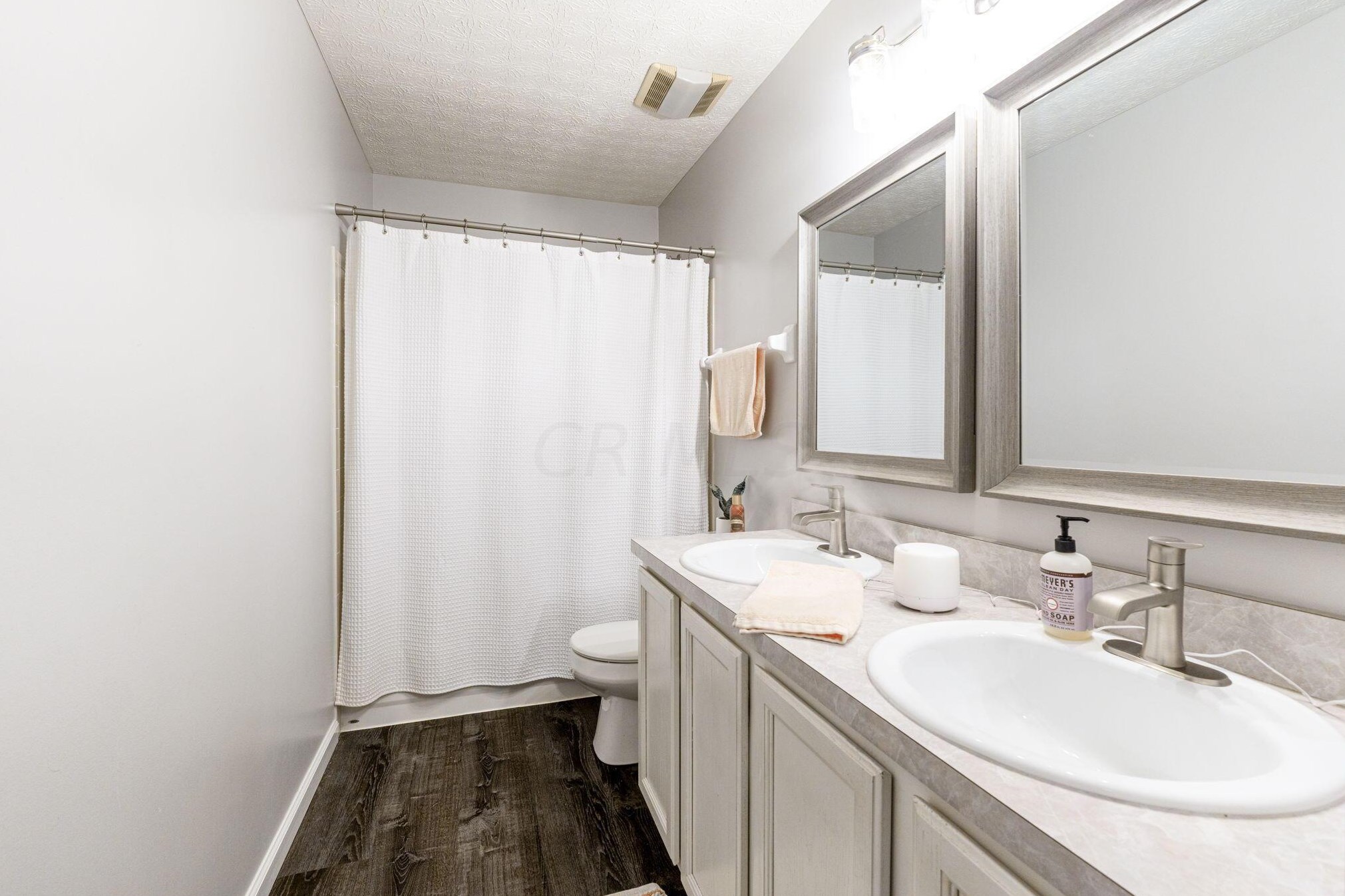 6232 Pinefield Dr, Hilliard OH  43026-7705 exterior