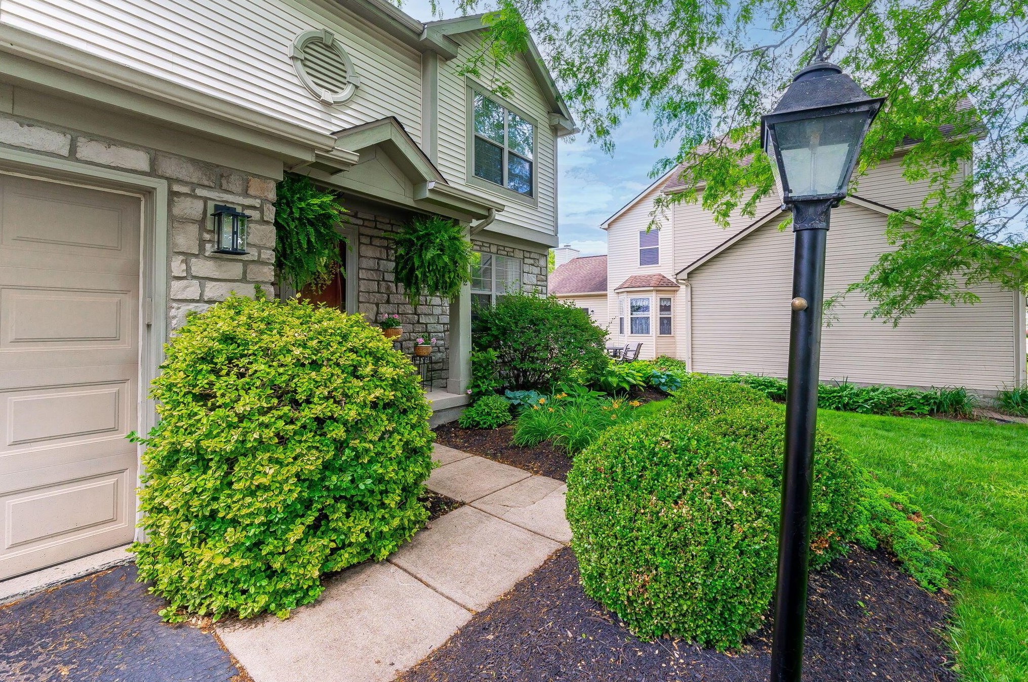 6232 Pinefield Dr, Hilliard OH  43026-7704 exterior