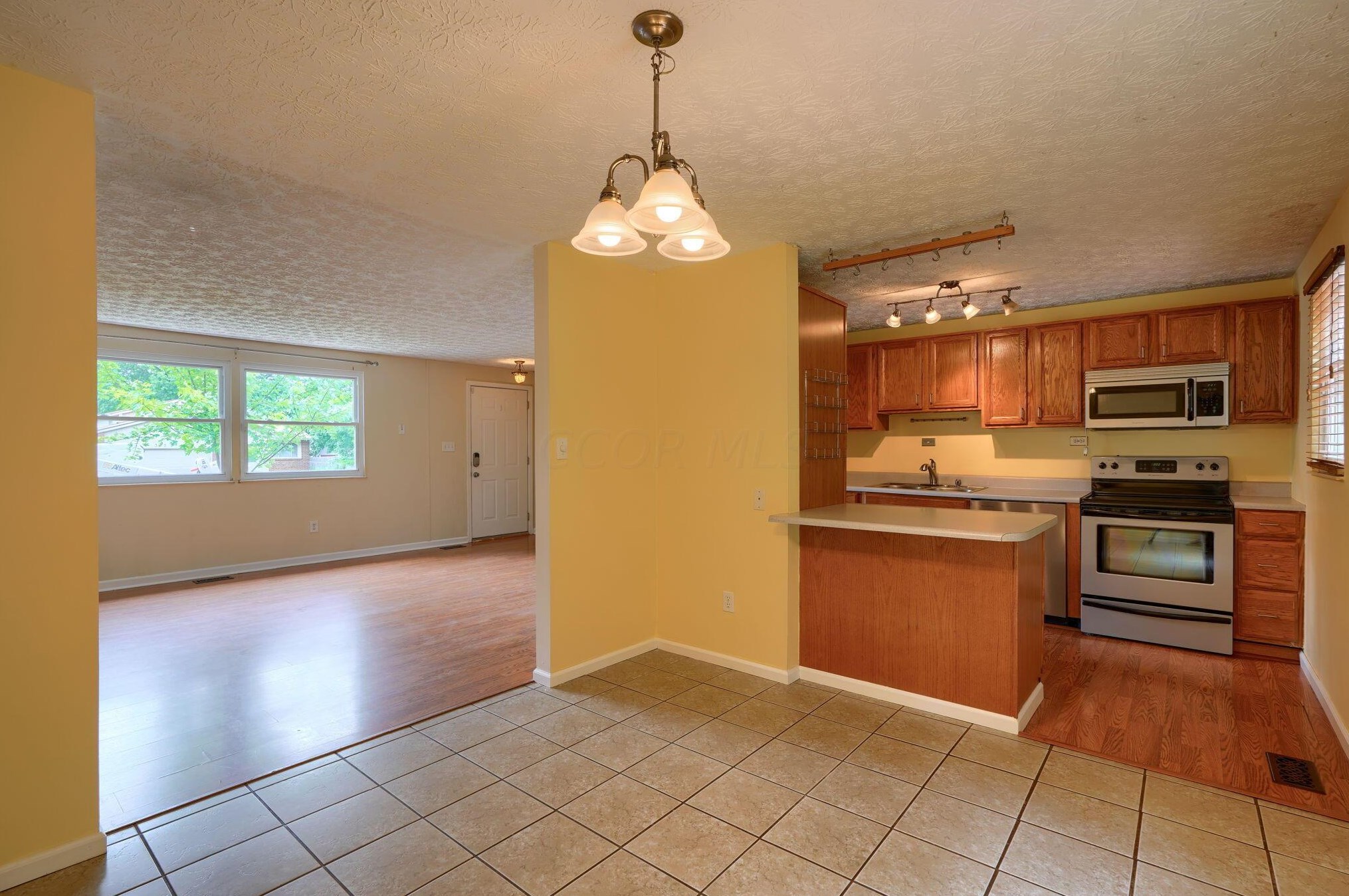372 Sycamore Dr, Pickerington OH  43147-1399 exterior