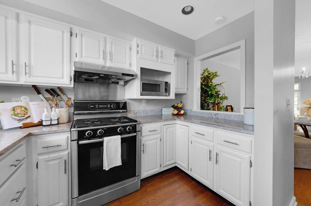 295 1st Ave, Columbus OH 43201-3389 exterior