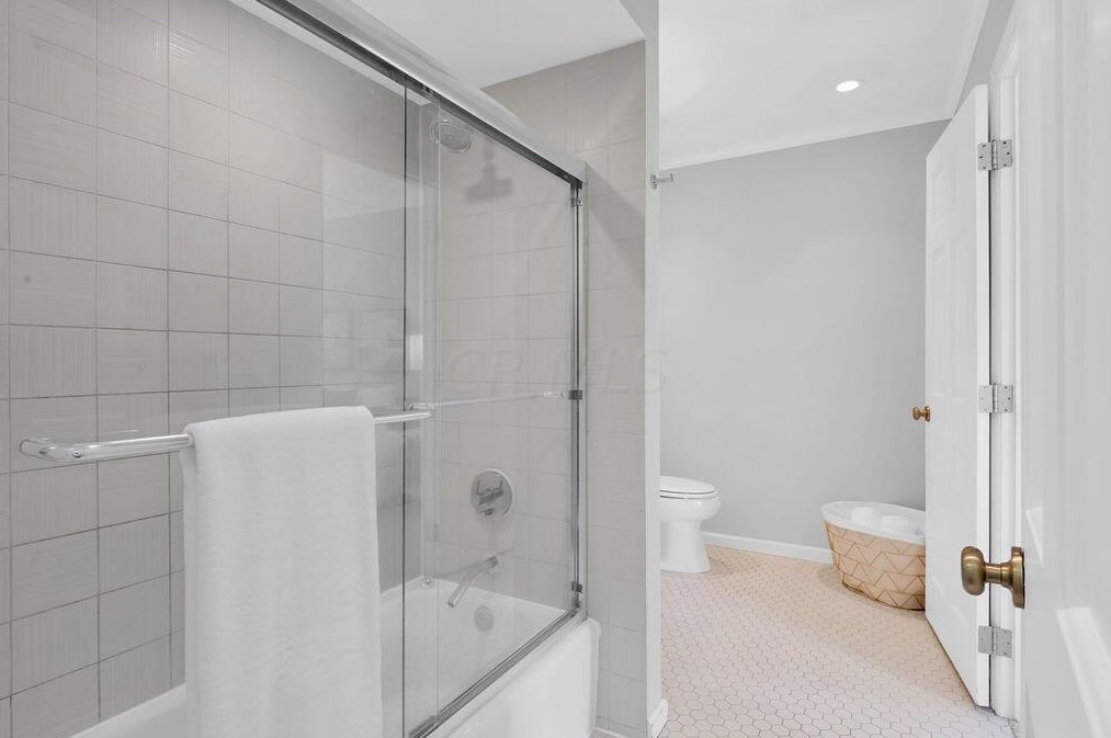 295 1st Ave, Columbus OH 43201-3389 exterior