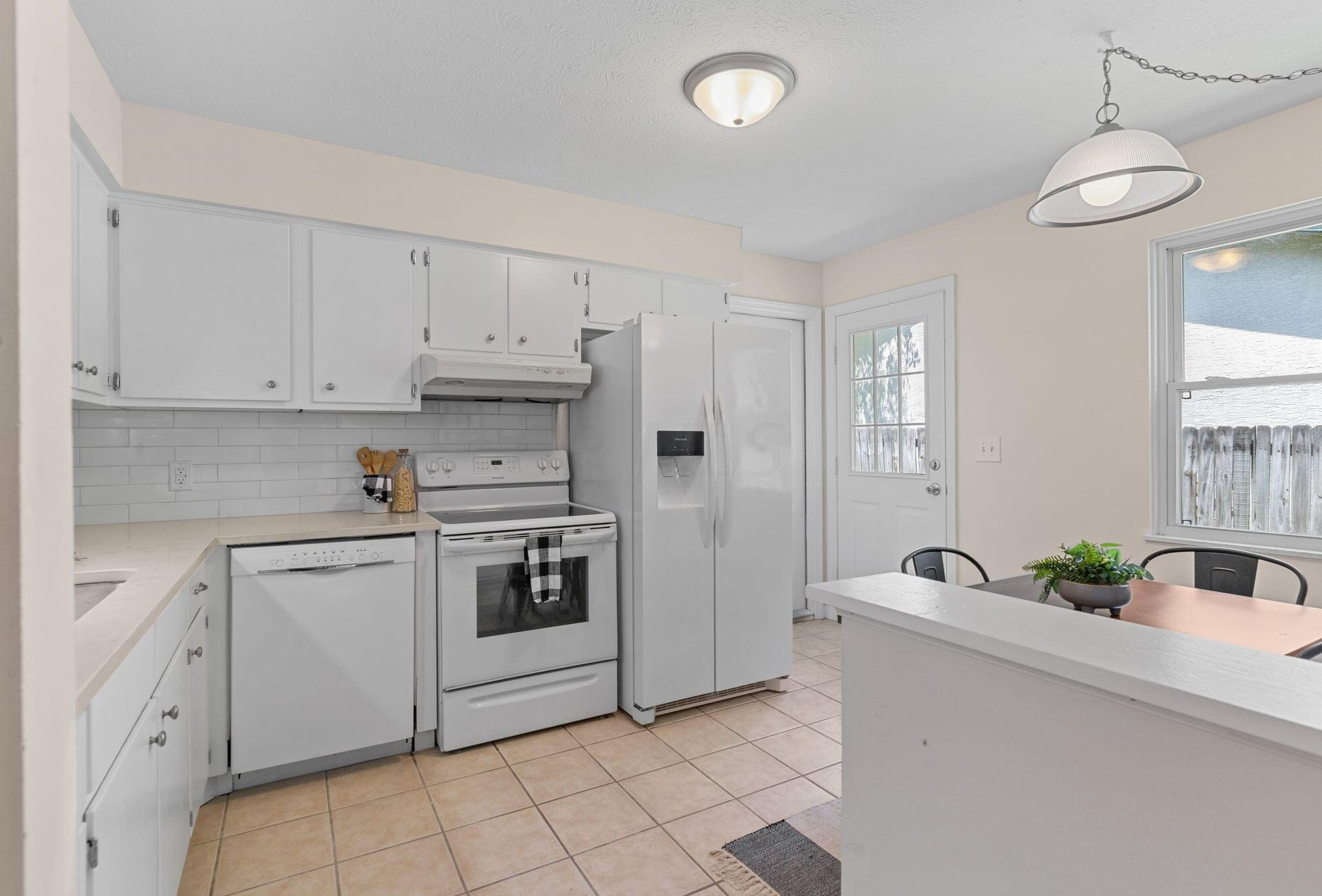 76 Vine St, Pataskala OH  43062-8778 exterior