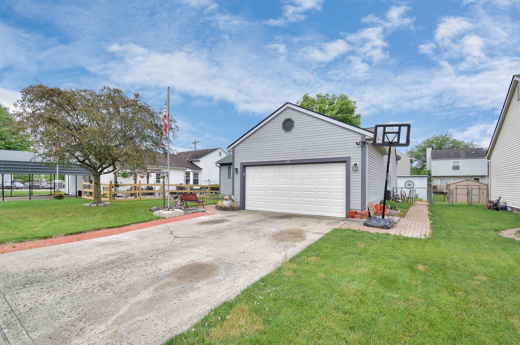 1101 Esther Dr, Columbus OH  43207-7221 exterior