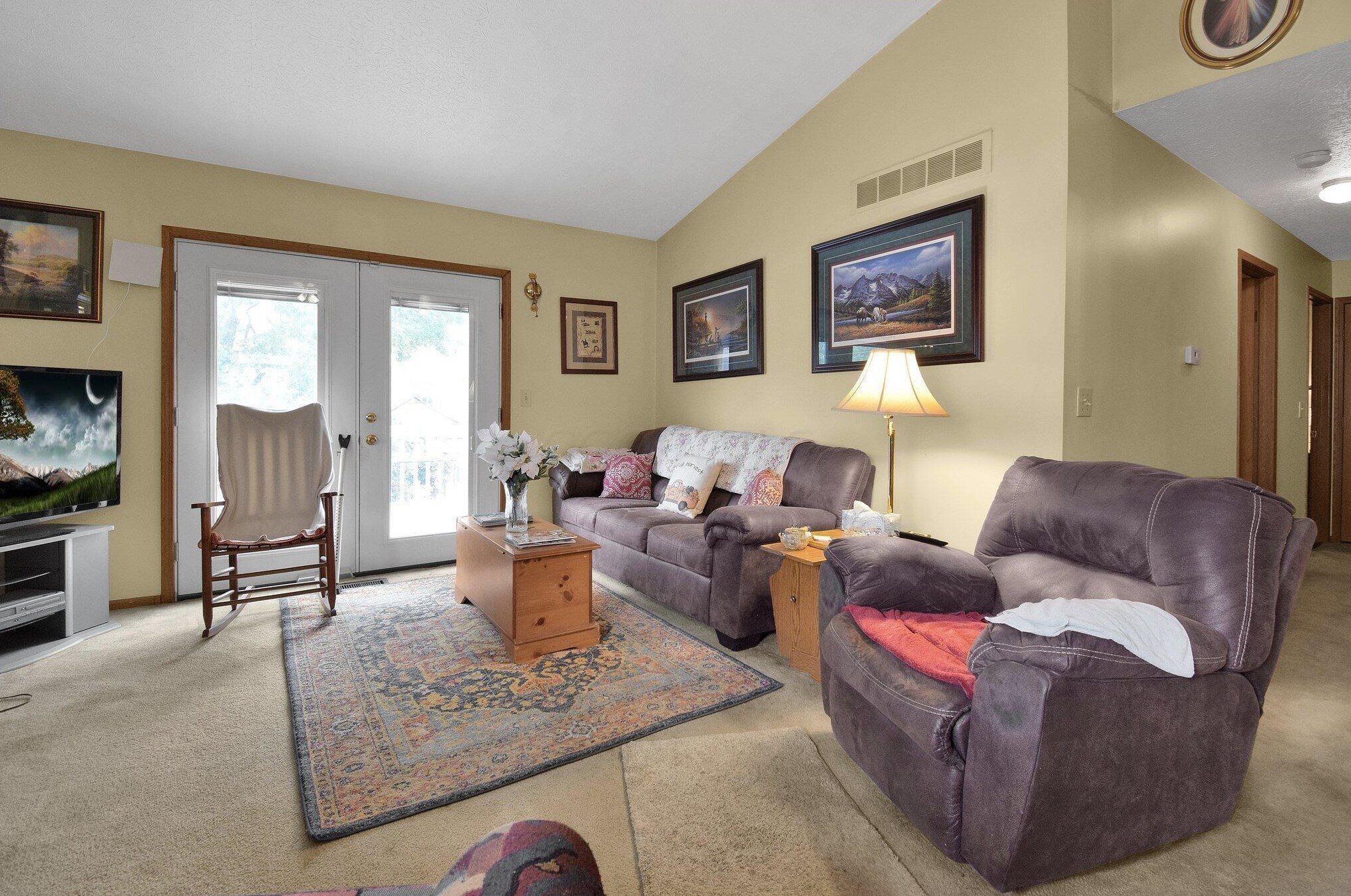 1101 Esther Dr, Columbus OH  43207-4277 exterior