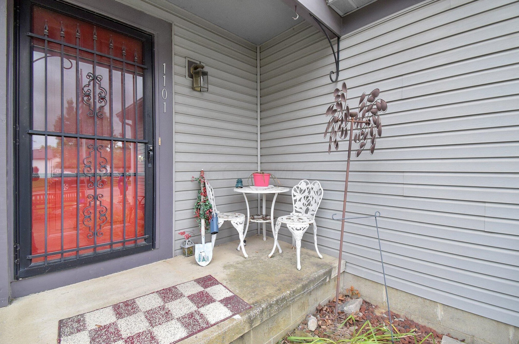 1101 Esther Dr, Columbus OH  43207-4277 exterior