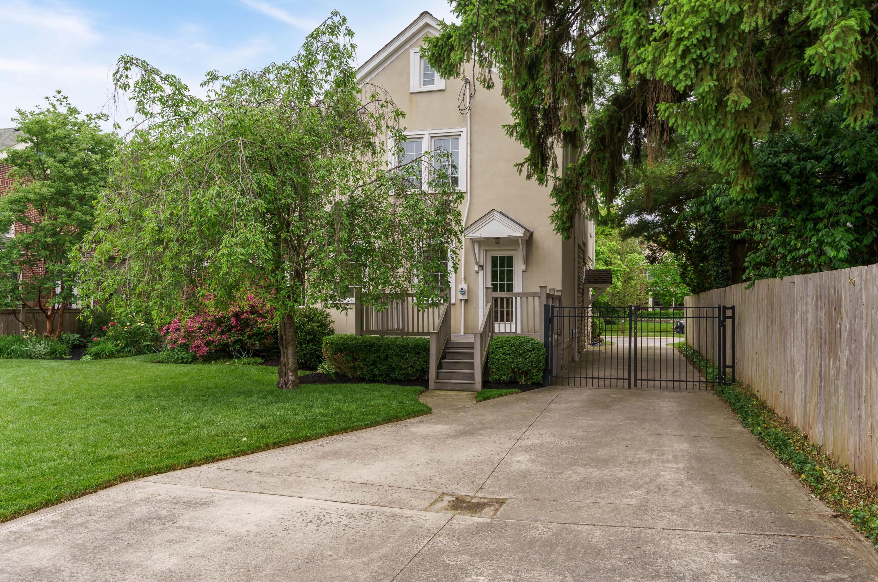 2347 Bexley Park Rd, Columbus OH 43209-2231 exterior