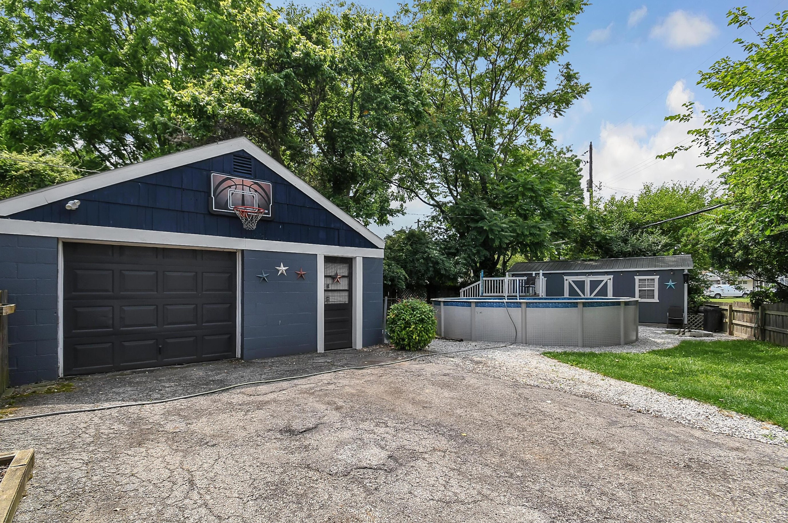 1033 Harrisburg Pike, Columbus OH 43223-2851 exterior