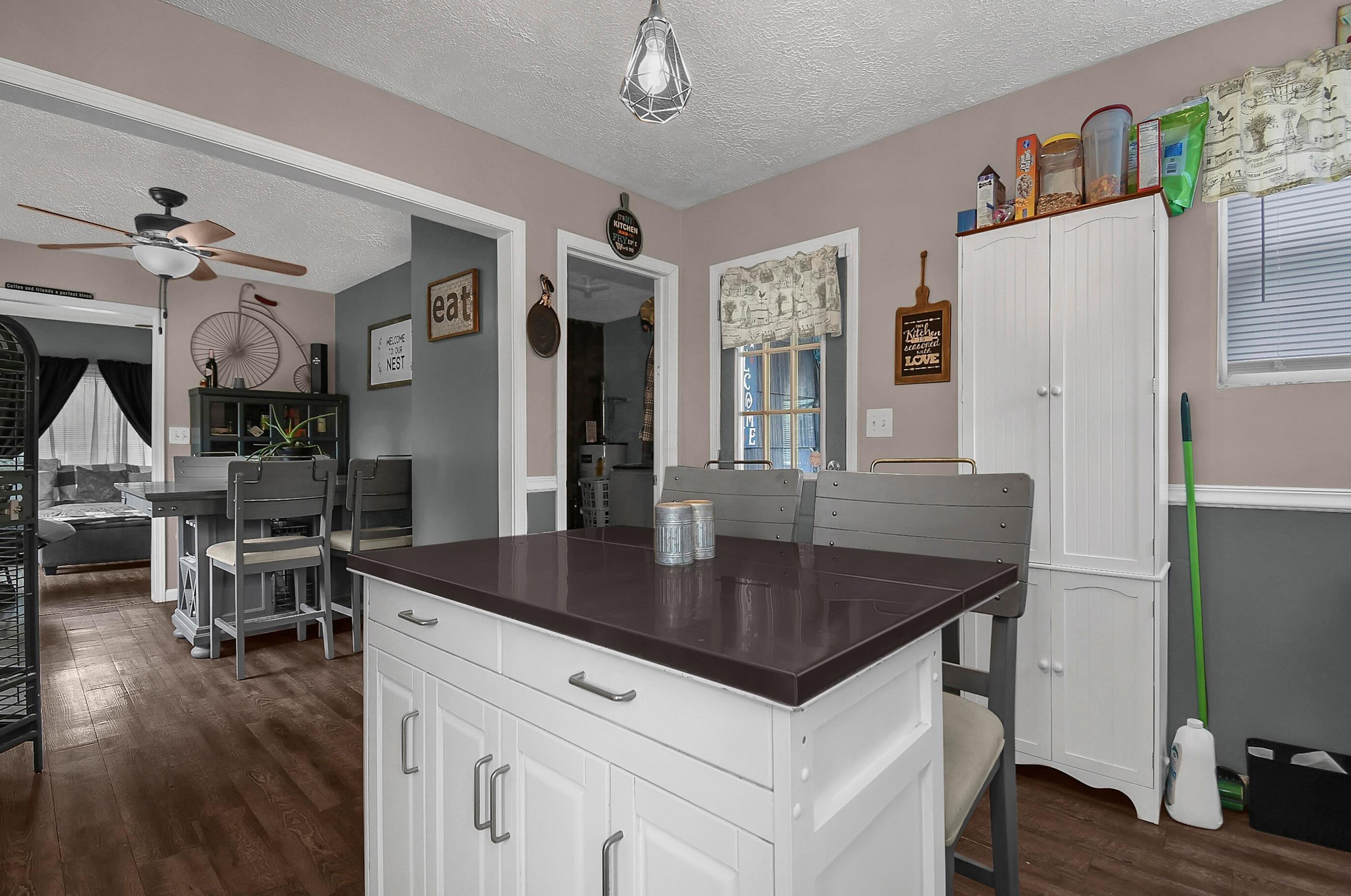 1033 Harrisburg Pike, Columbus OH 43223-2851 exterior