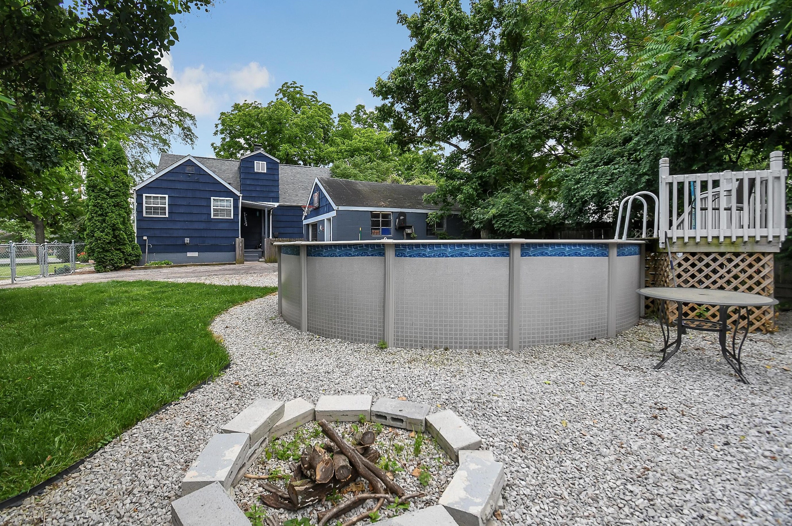 1033 Harrisburg Pike, Columbus OH 43223-2851 exterior