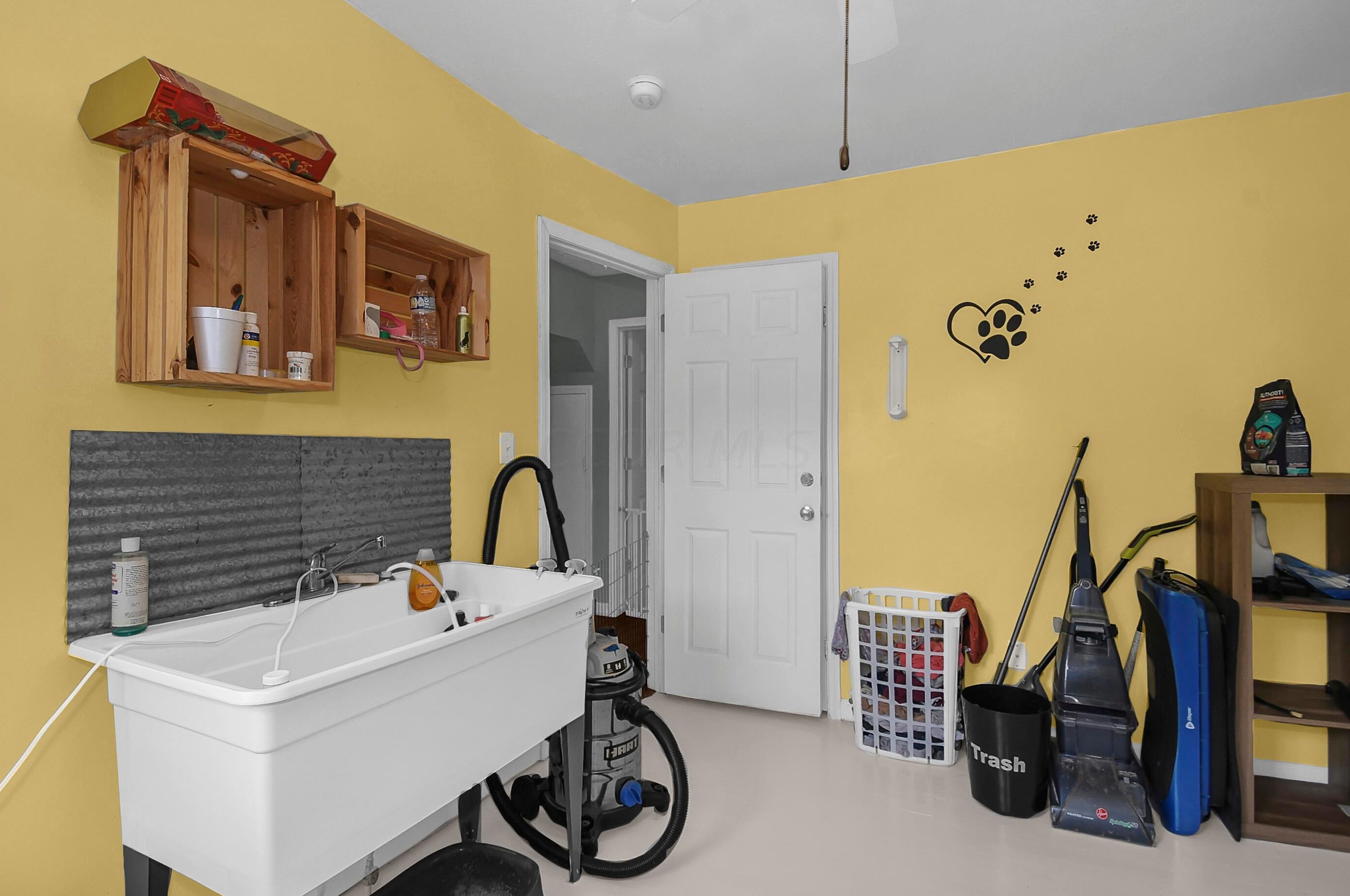 1033 Harrisburg Pike, Columbus OH 43223-2851 exterior